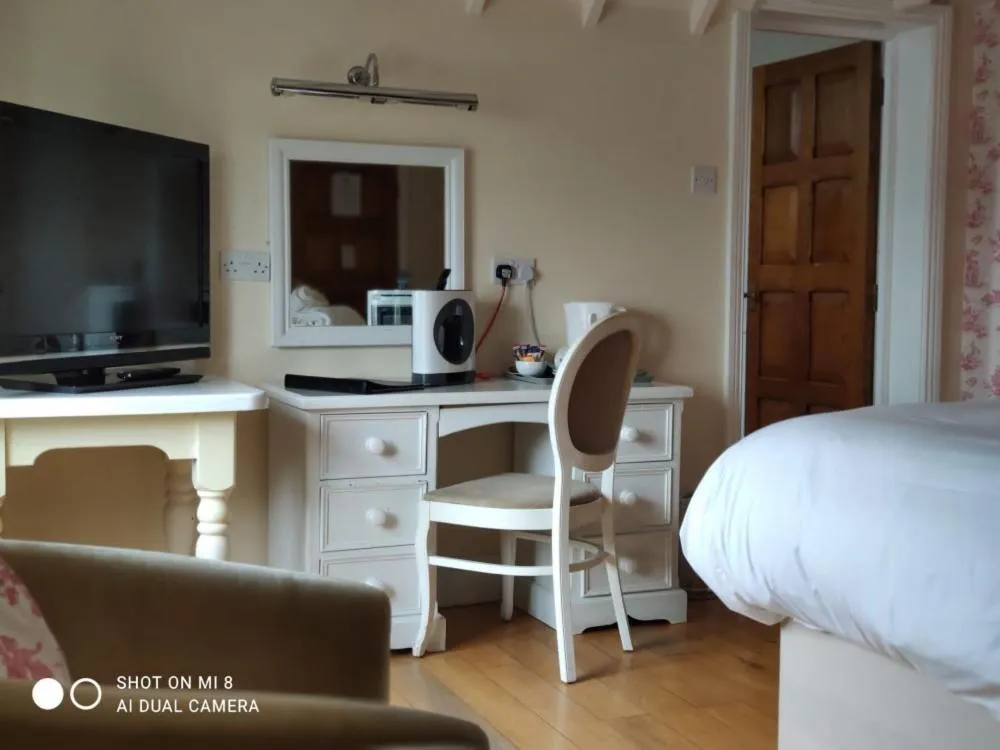 The Thatched Cottage Inn