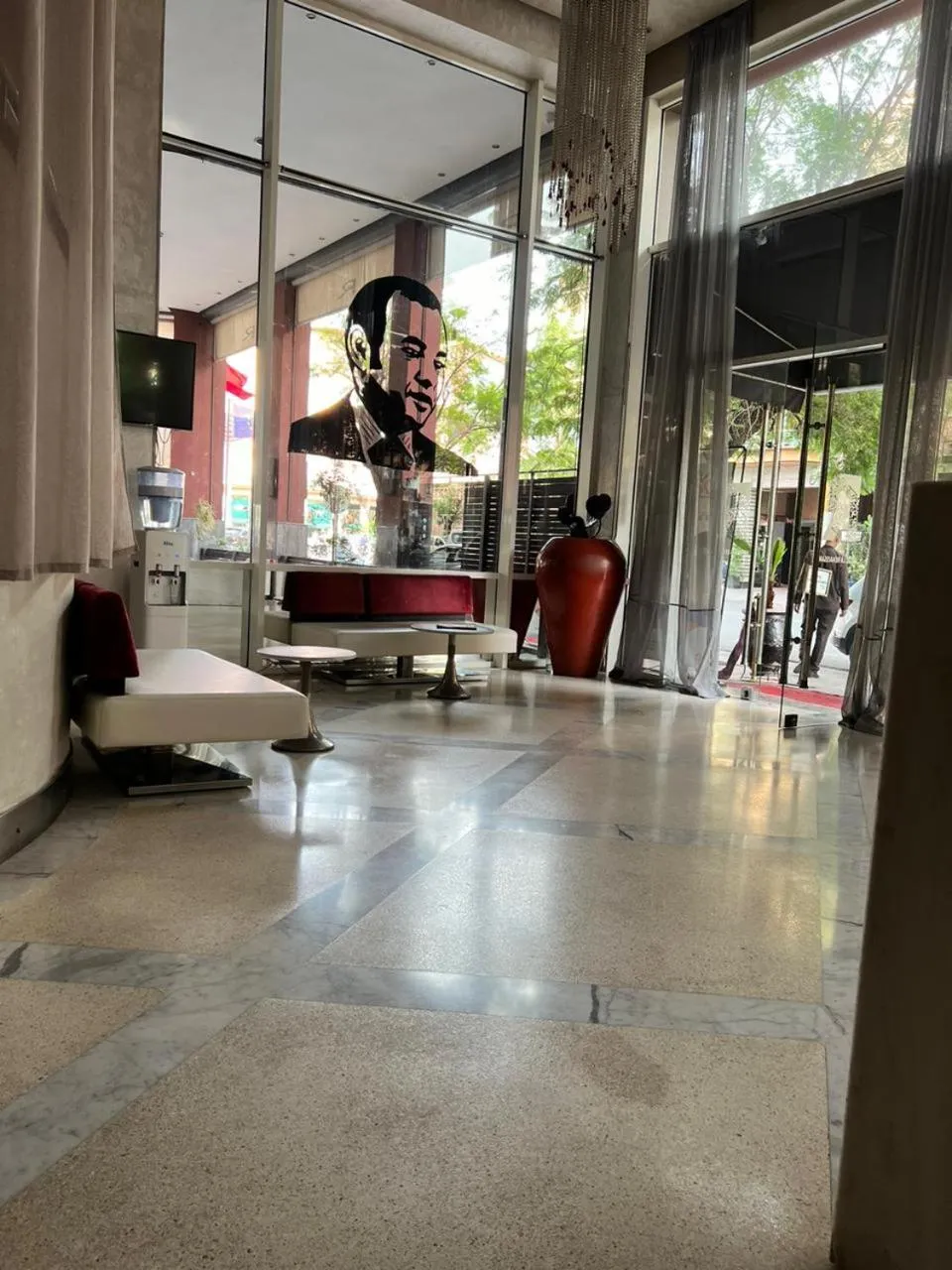 Communal lounge/ TV room in La Renaissance hôtel Marrakech