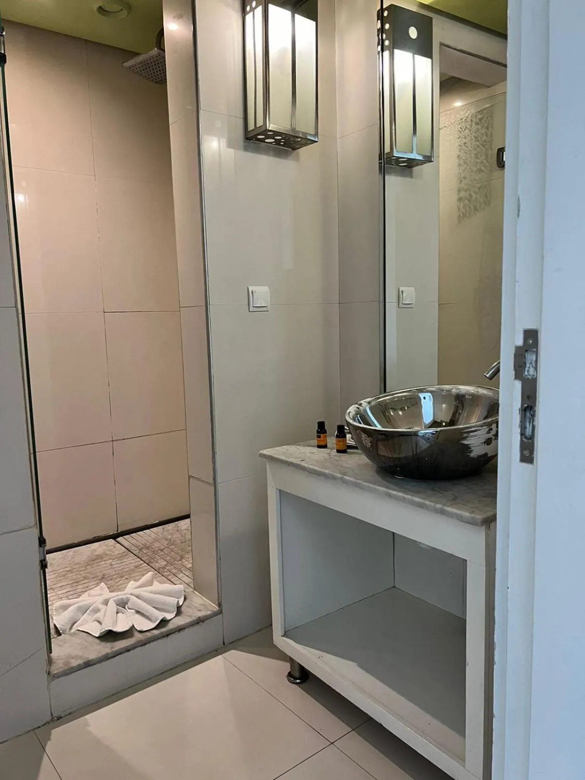 Shower in La Renaissance hôtel Marrakech