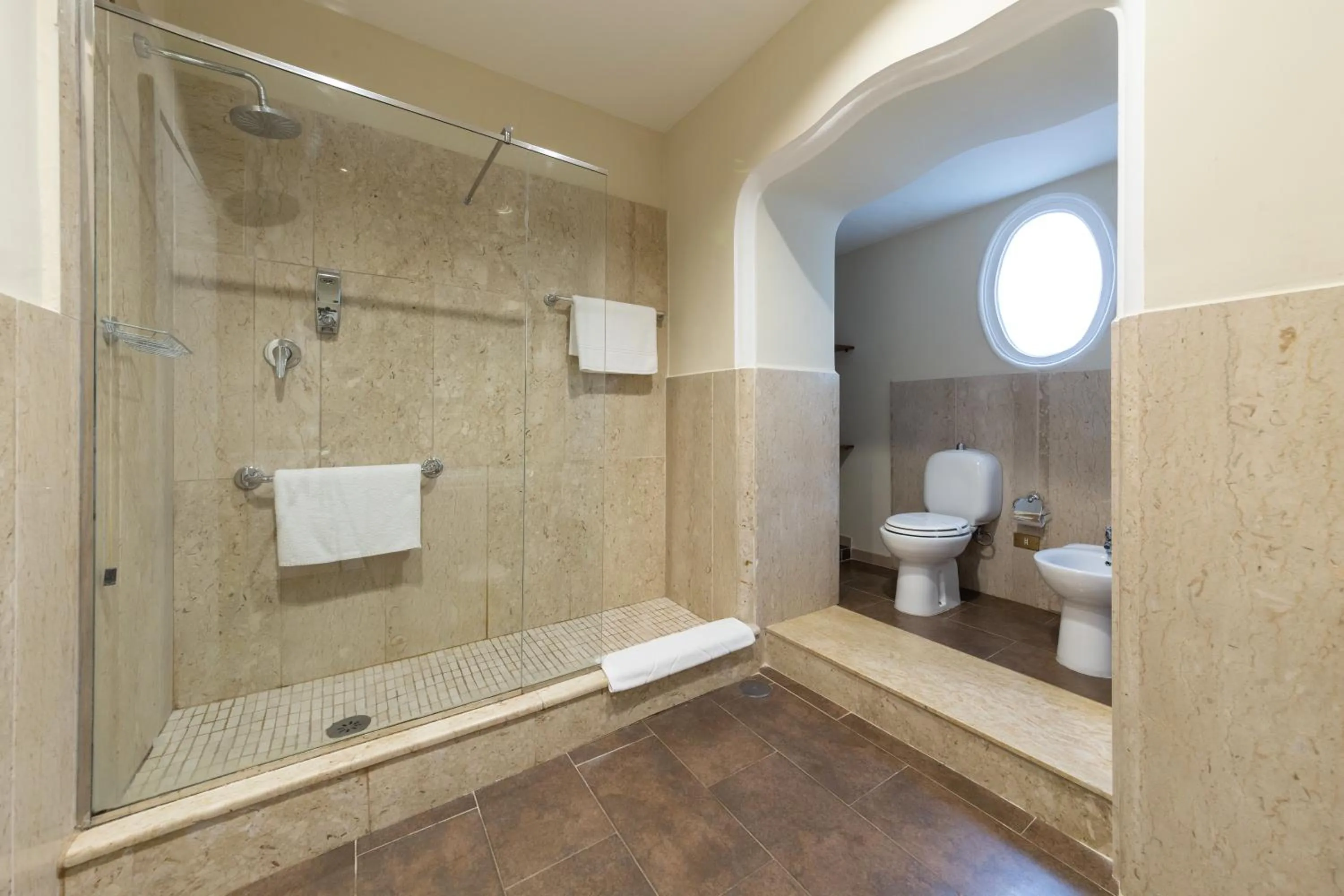 Shower in Il Ventre Di Napoli " Costantinopoli"