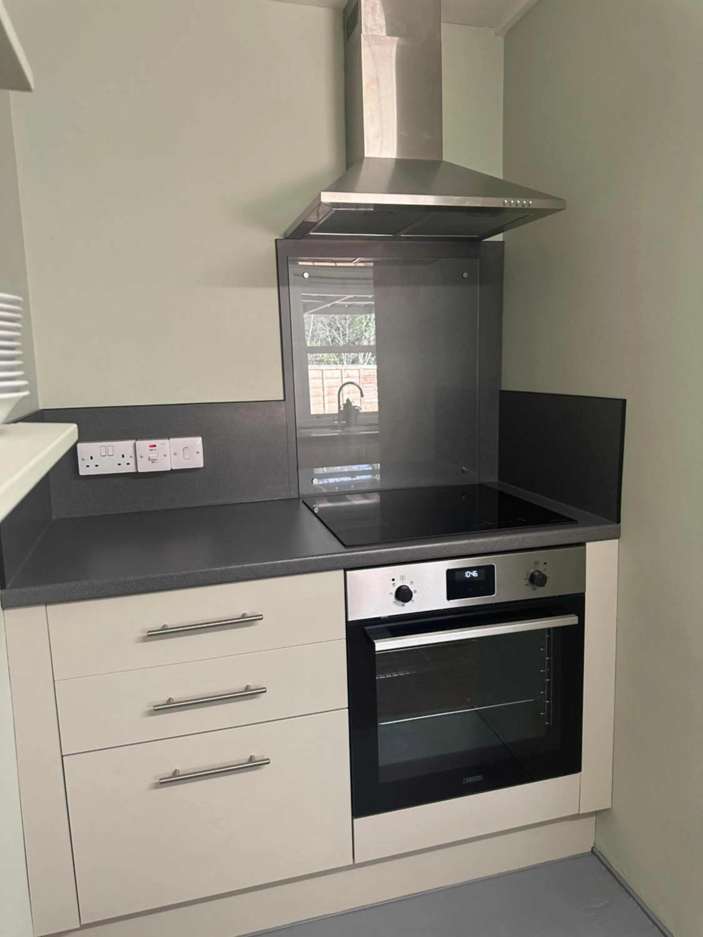 Kitchen or kitchenette in Denton House Hostel