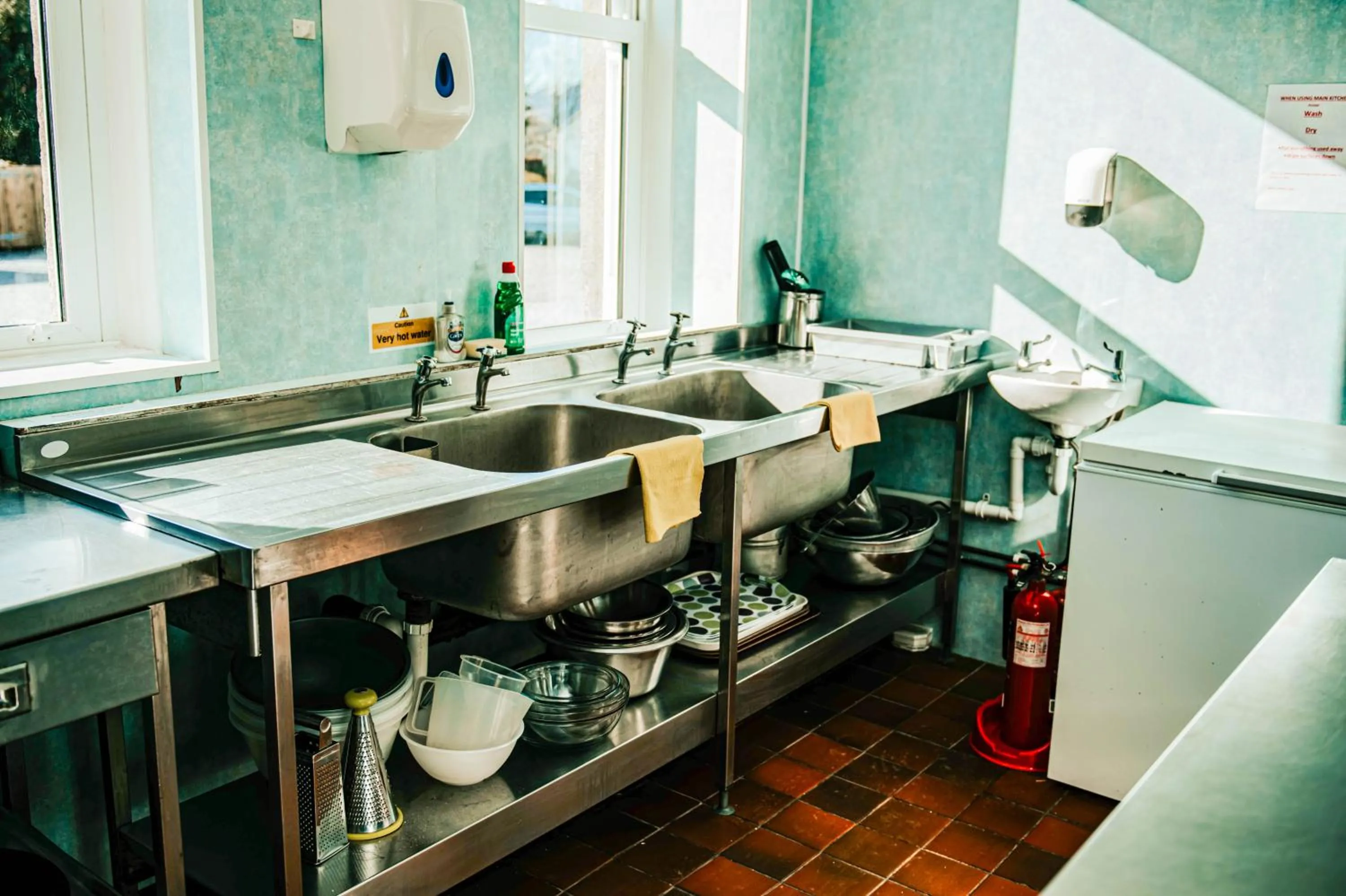 kitchen in Denton House Hostel