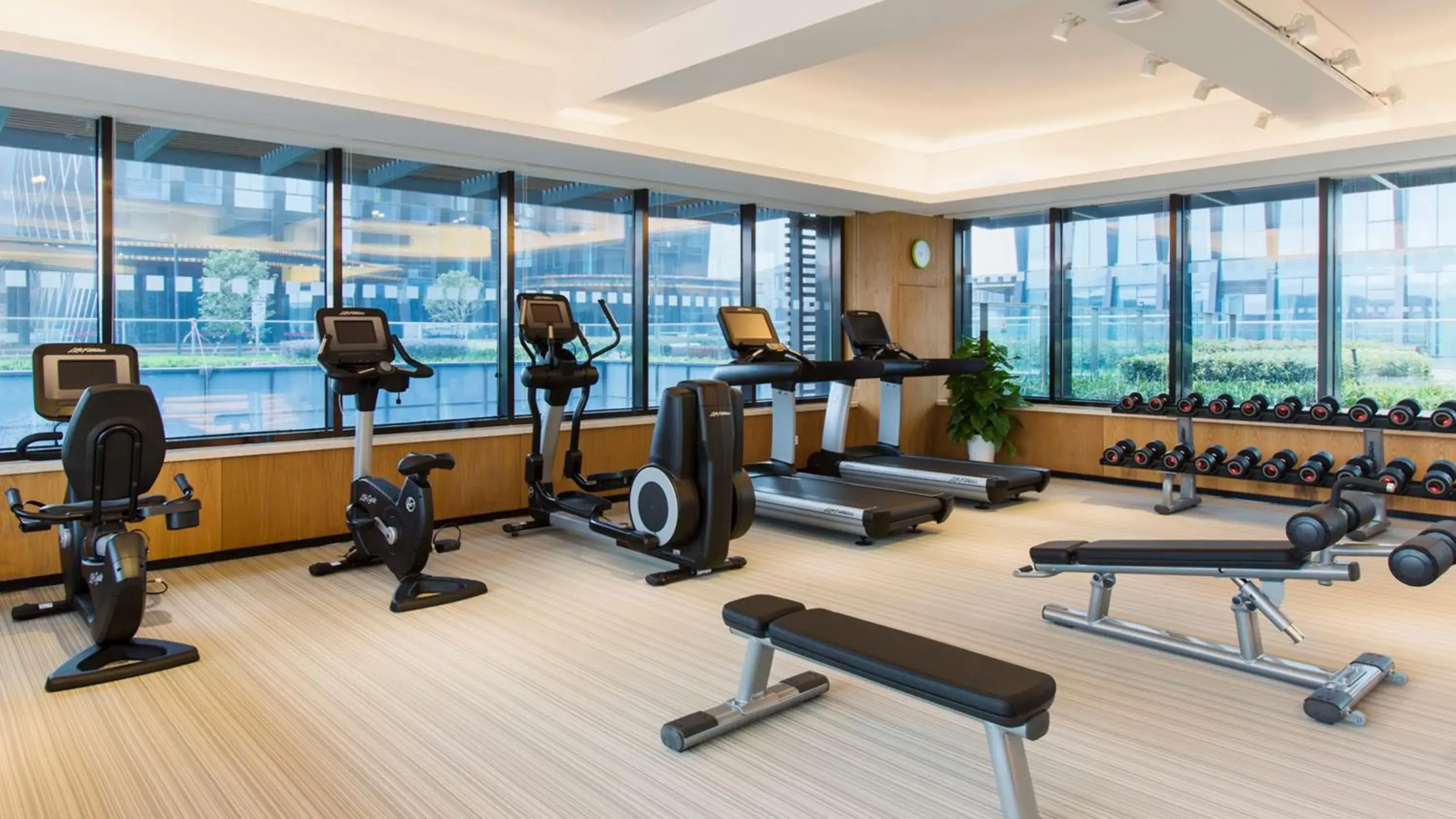 Fitness centre/facilities in Holiday Inn Nanjing Qinhuai South Suites by IHG Fitness centre/facilities in Holiday Inn Nanjing Qinhuai South Suites by IHG