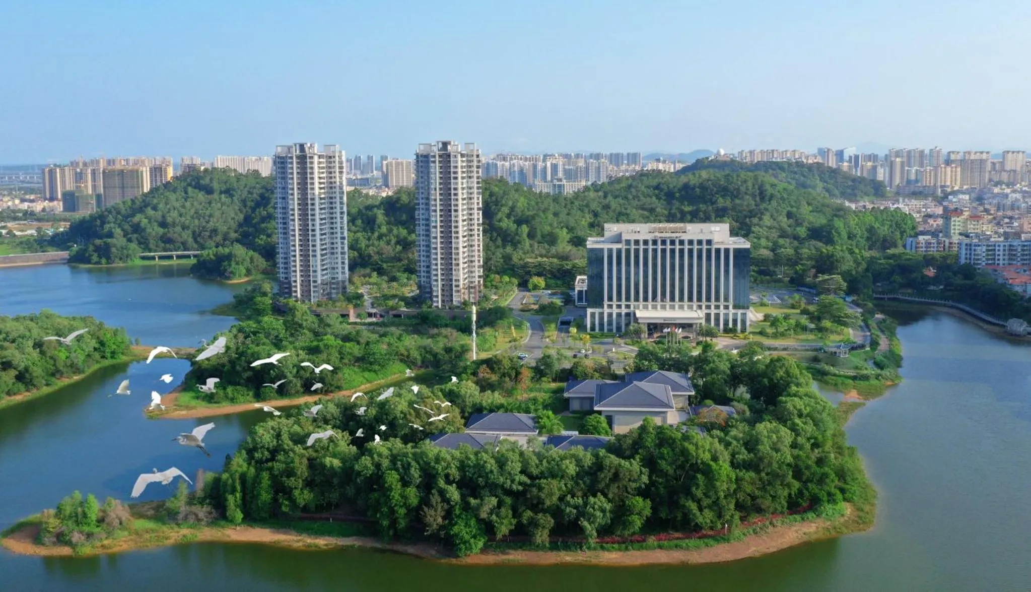 Property building in HUALUXE Yangjiang City Center