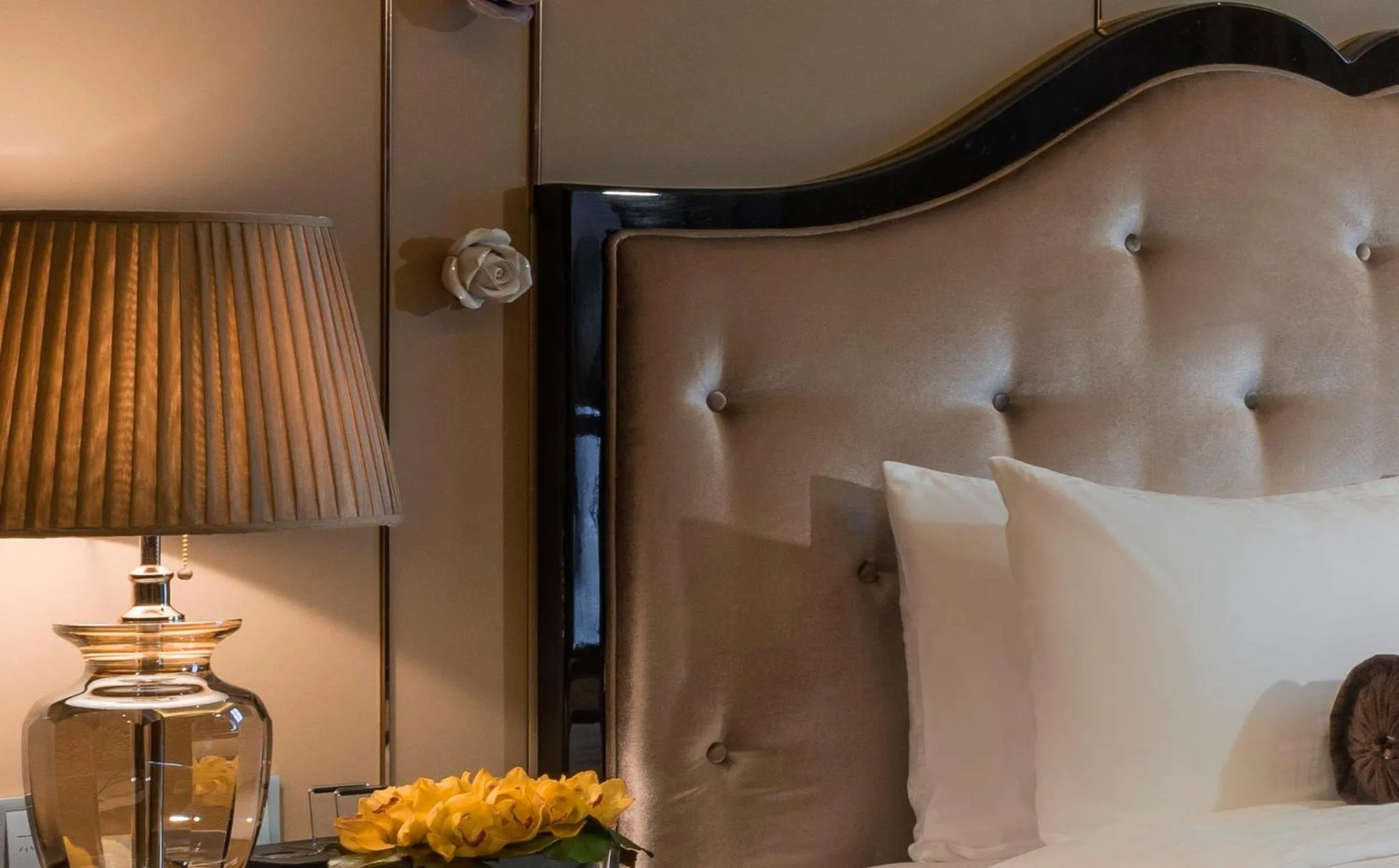 Photo of the whole room, Bed in HUALUXE Yangjiang City Center