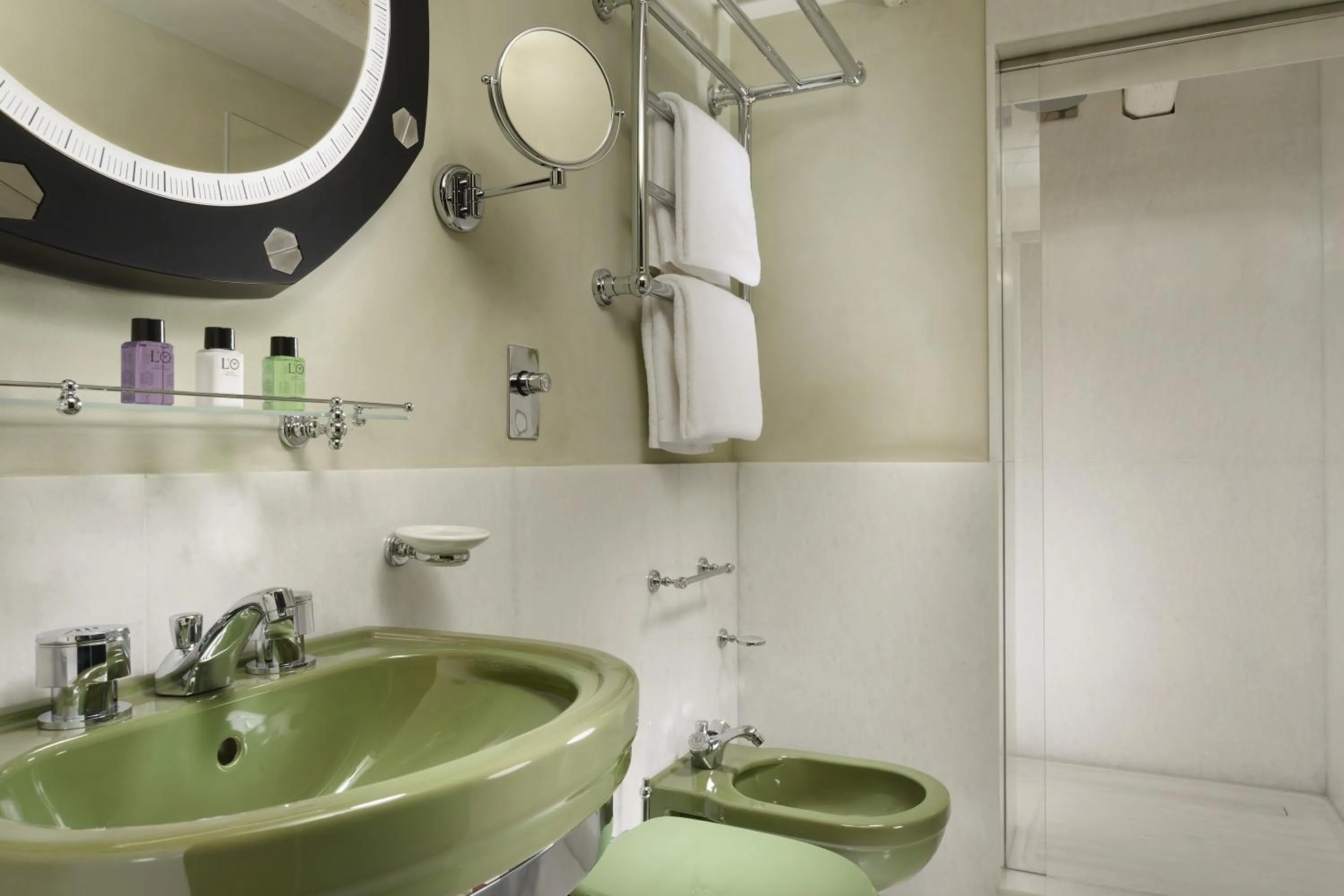 Bathroom in Hotel L'Orologio Venezia - WTB Hotels