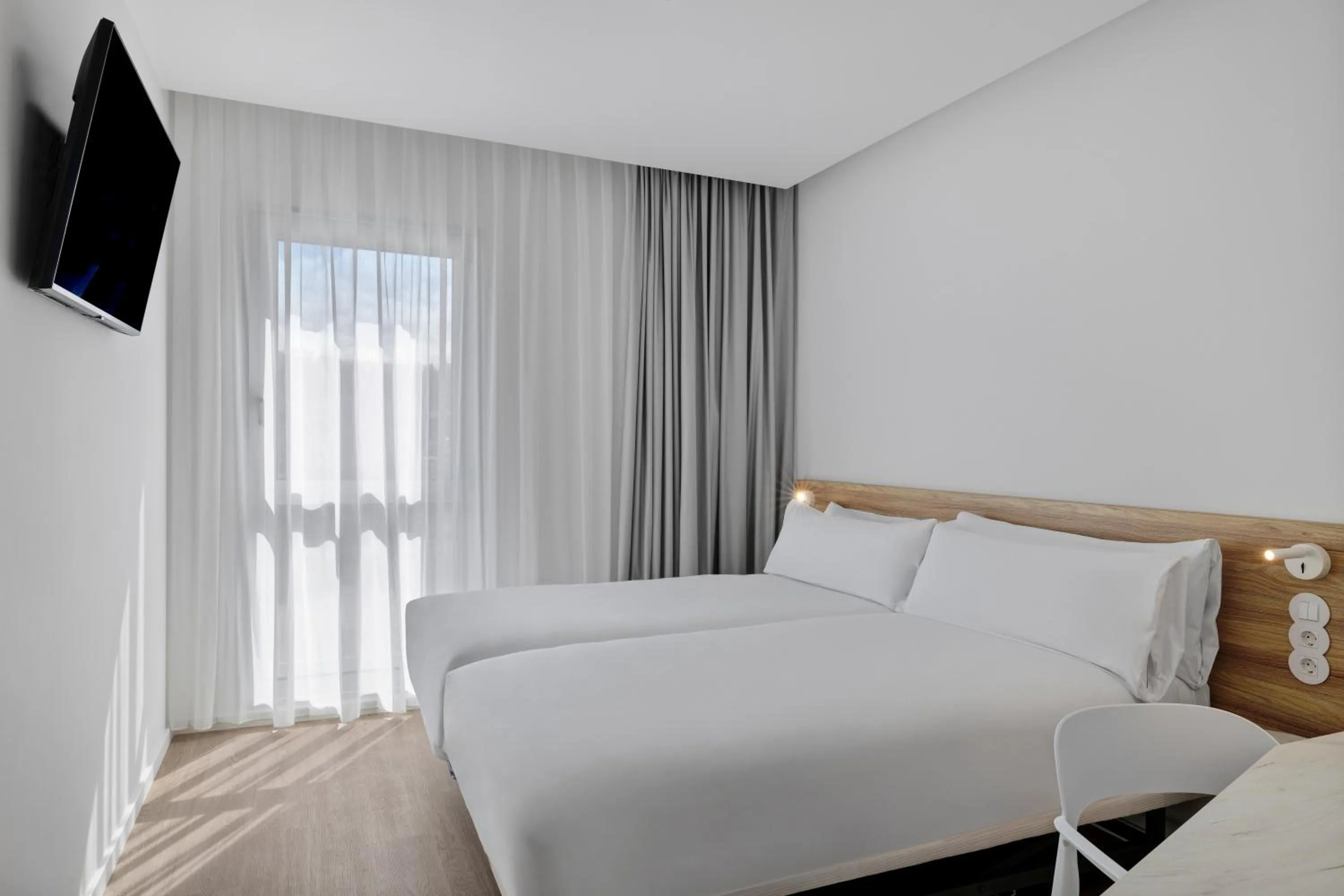 Bed in B&B HOTEL Leiria Fatima