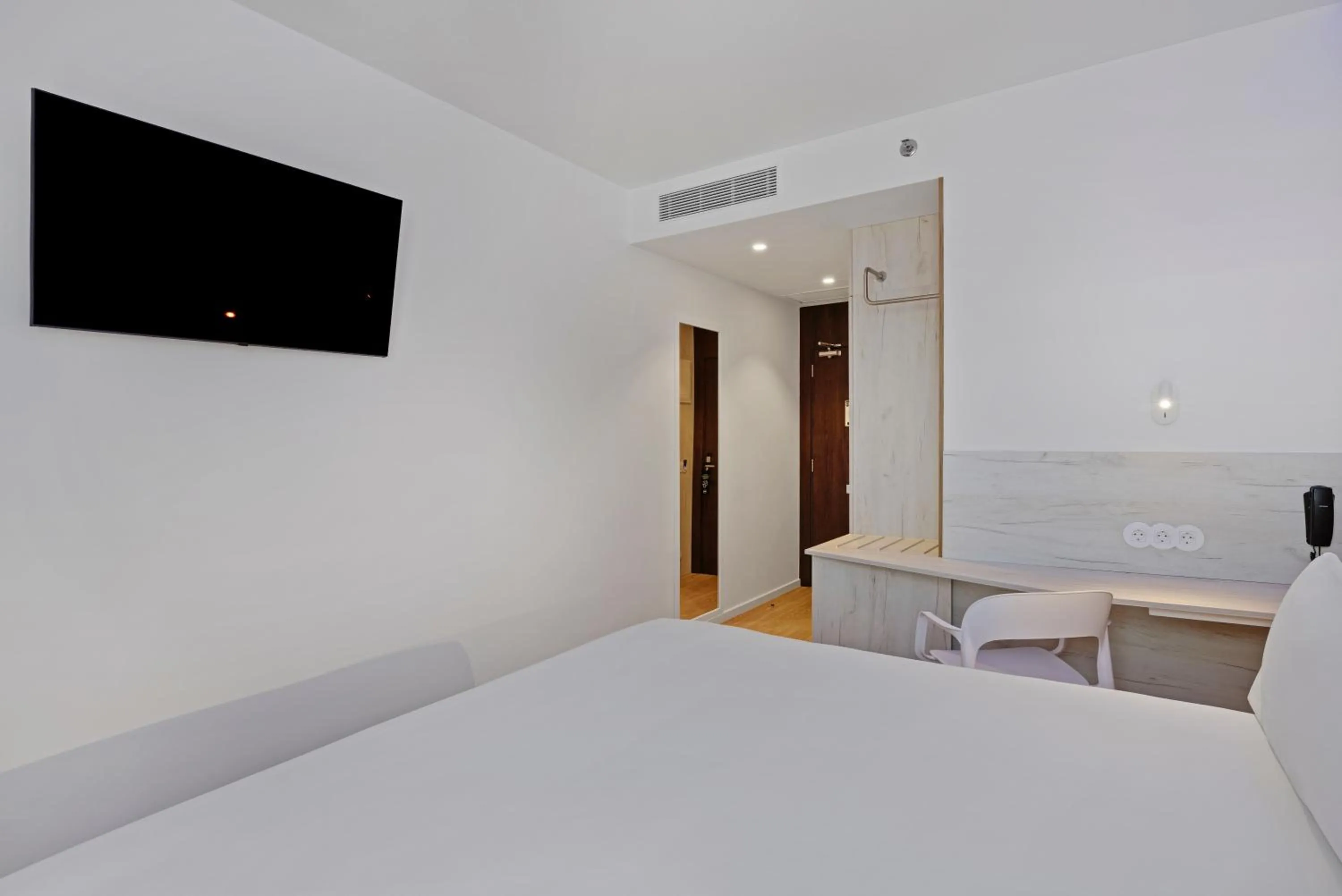 Bed in B&B HOTEL Leiria Fatima