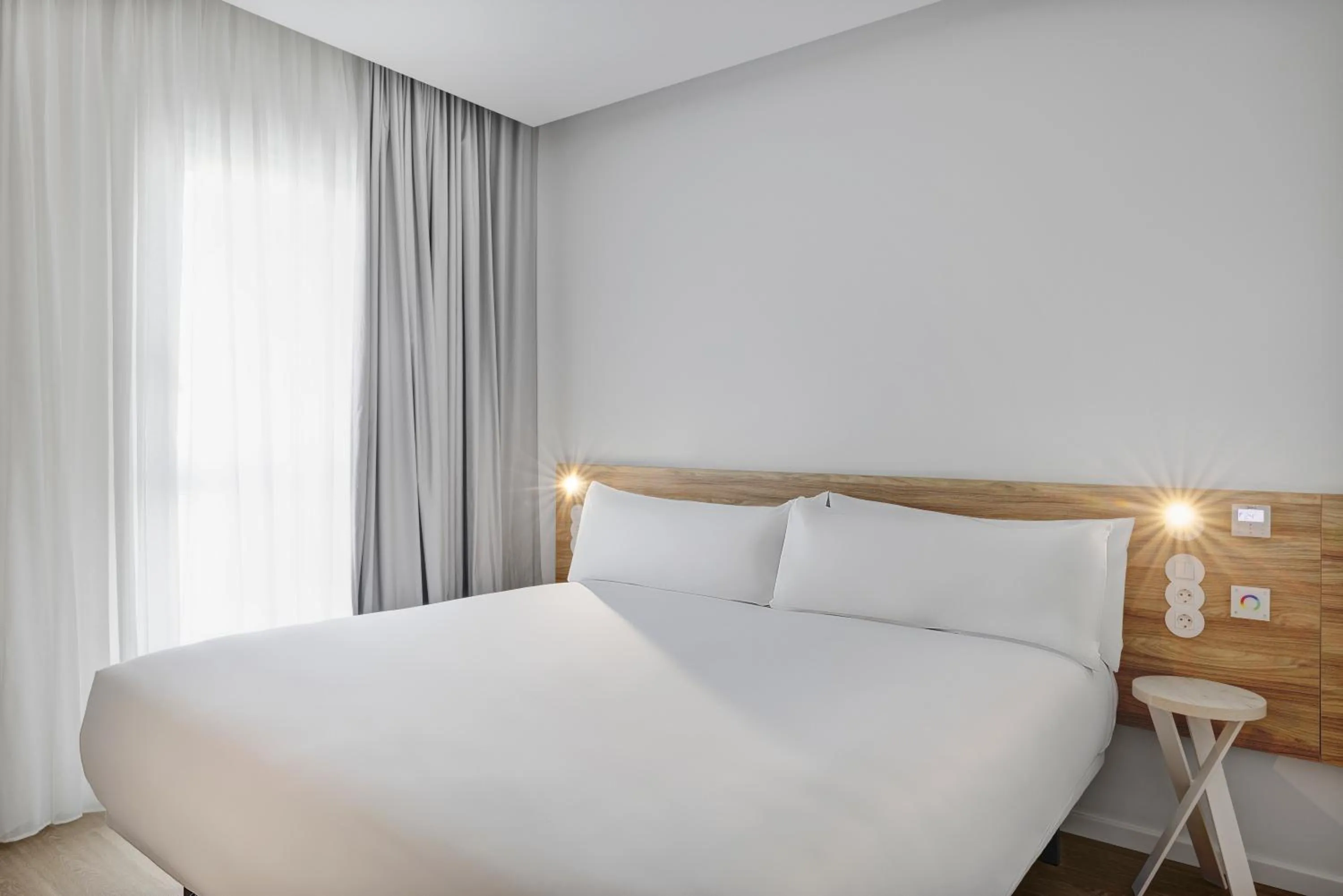 Bed in B&B HOTEL Leiria Fatima