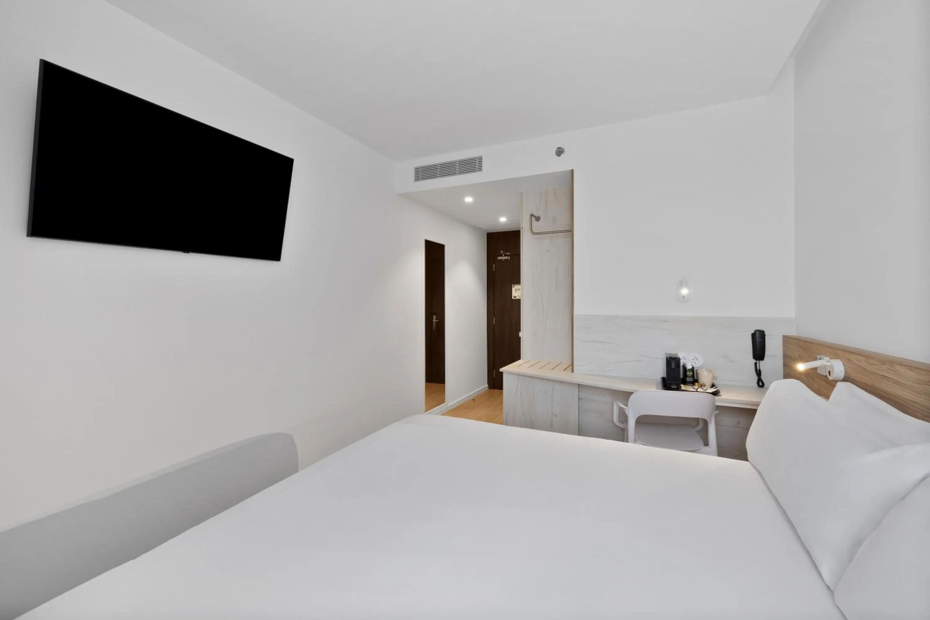 Bed in B&B HOTEL Leiria Fatima