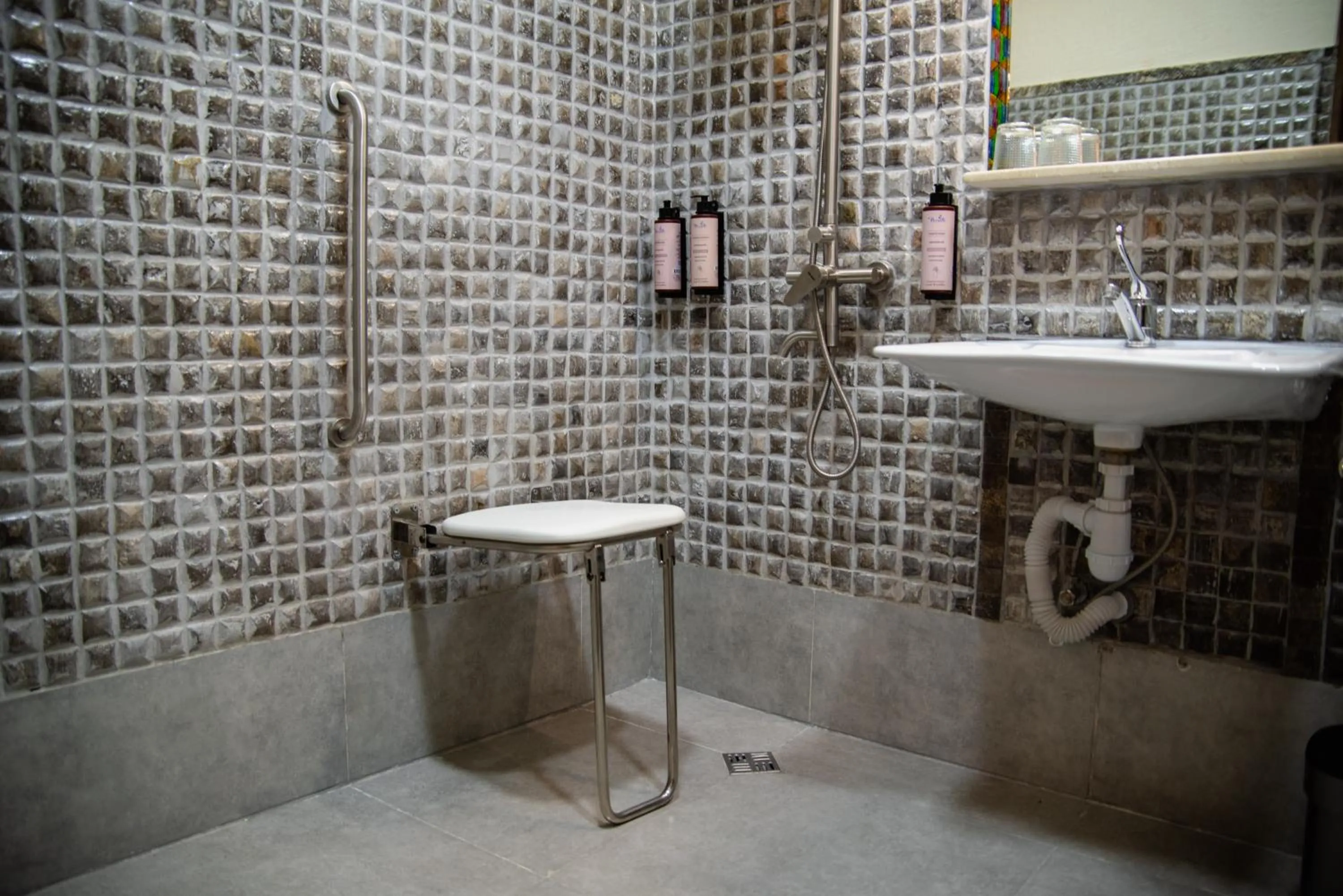 Shower in Kazma Boutique Hotel
