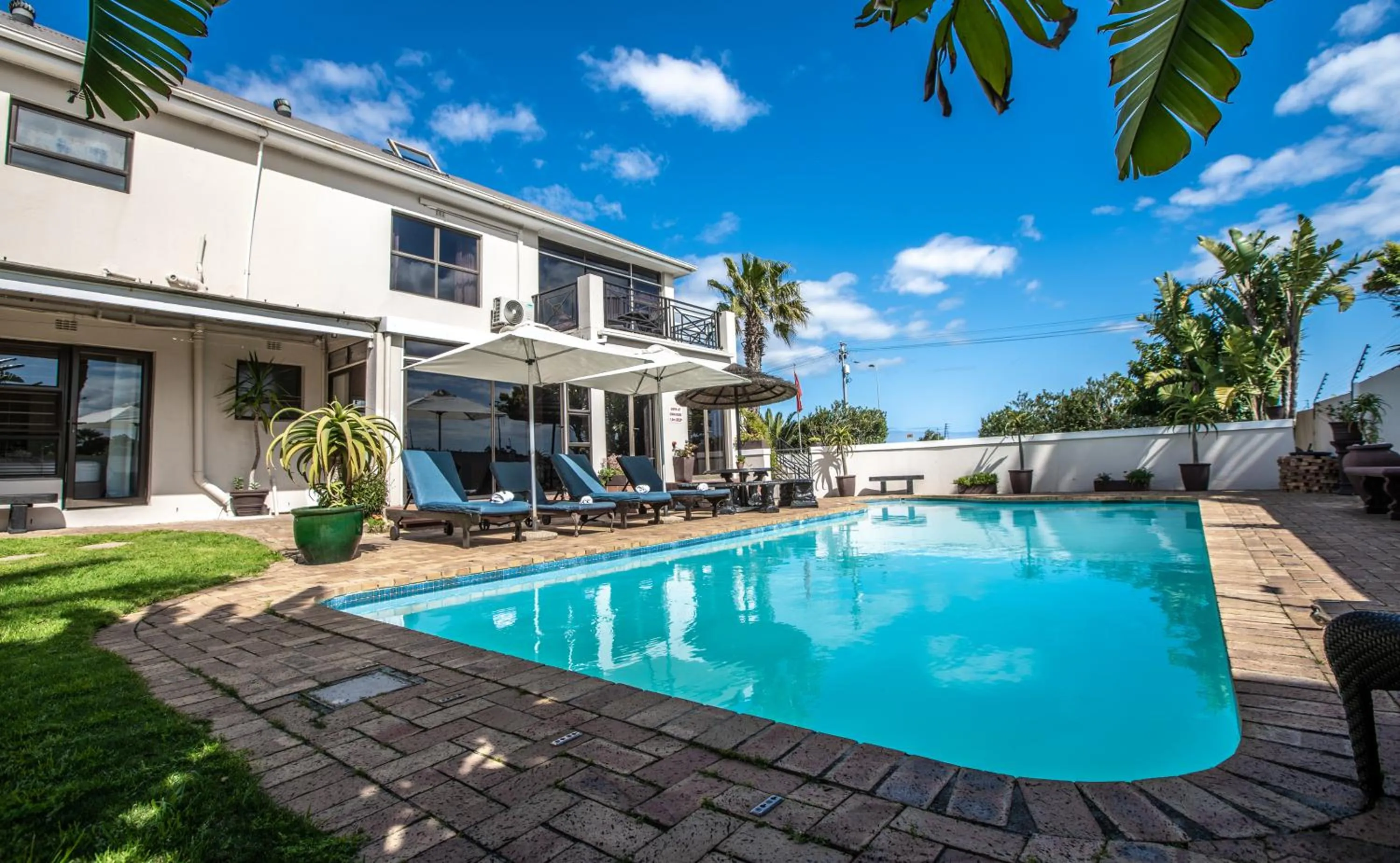 Property building in Woodbridge Lodge