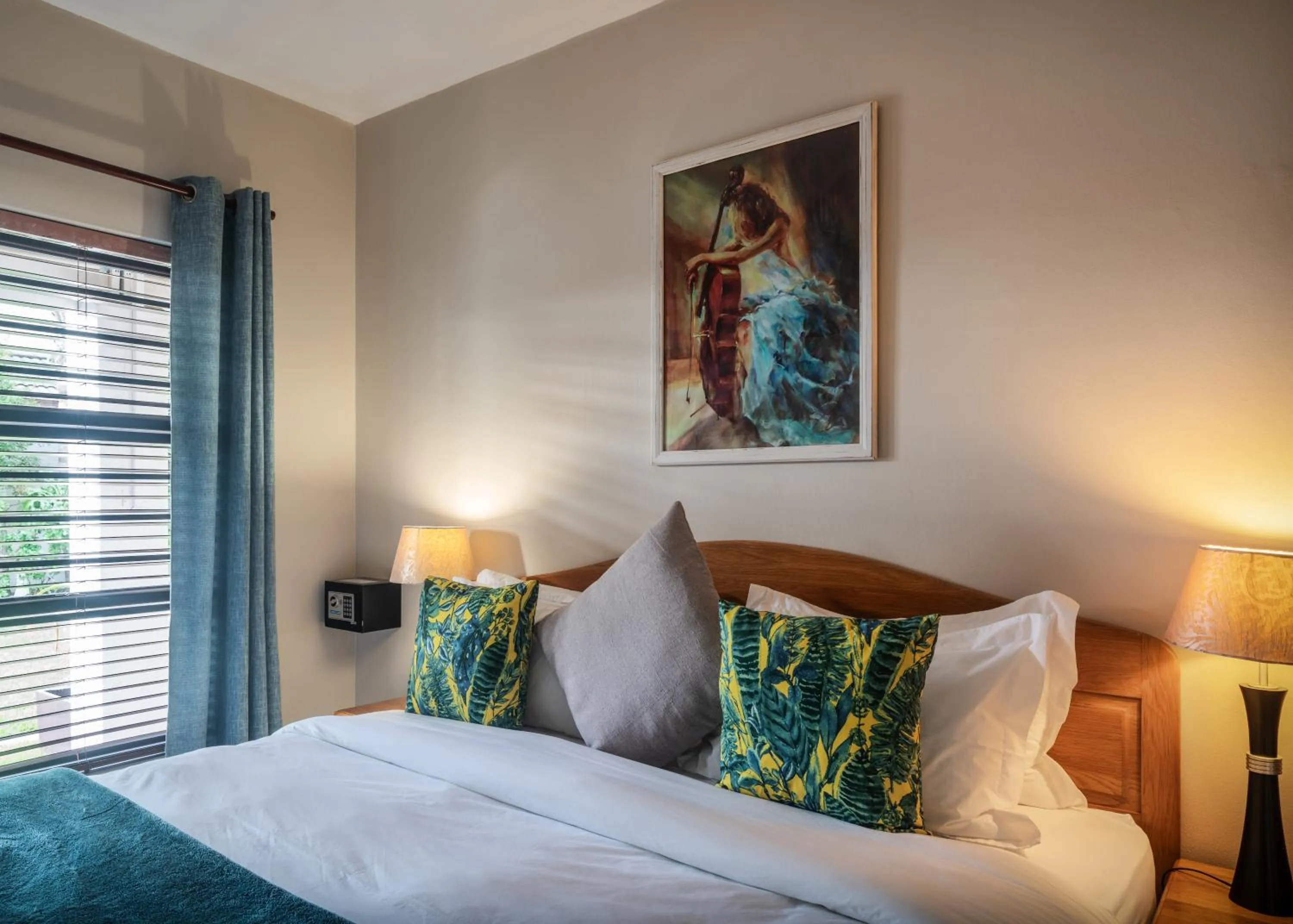 Bedroom, Bed in Woodbridge Lodge