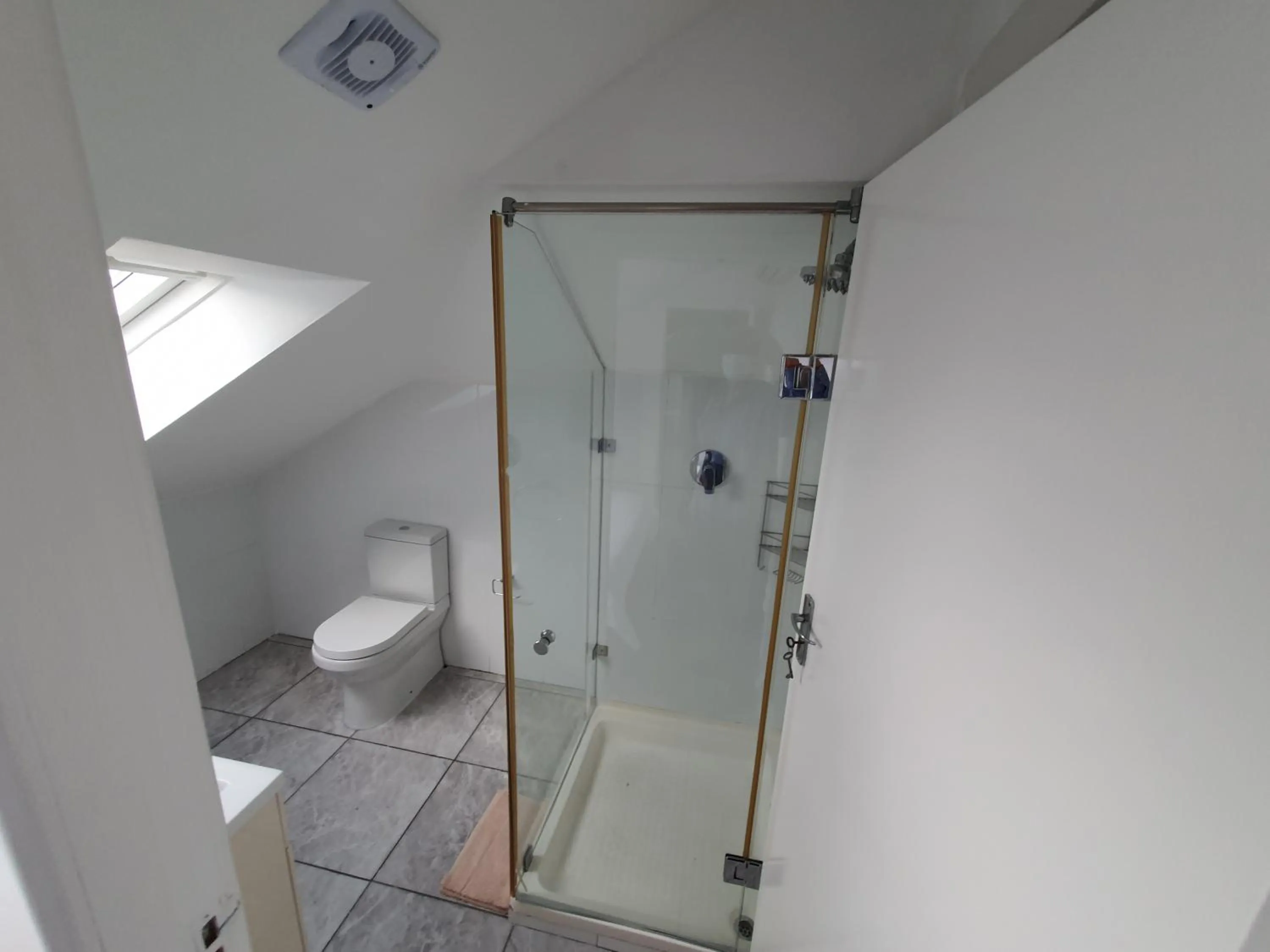 Toilet in Woodbridge Lodge