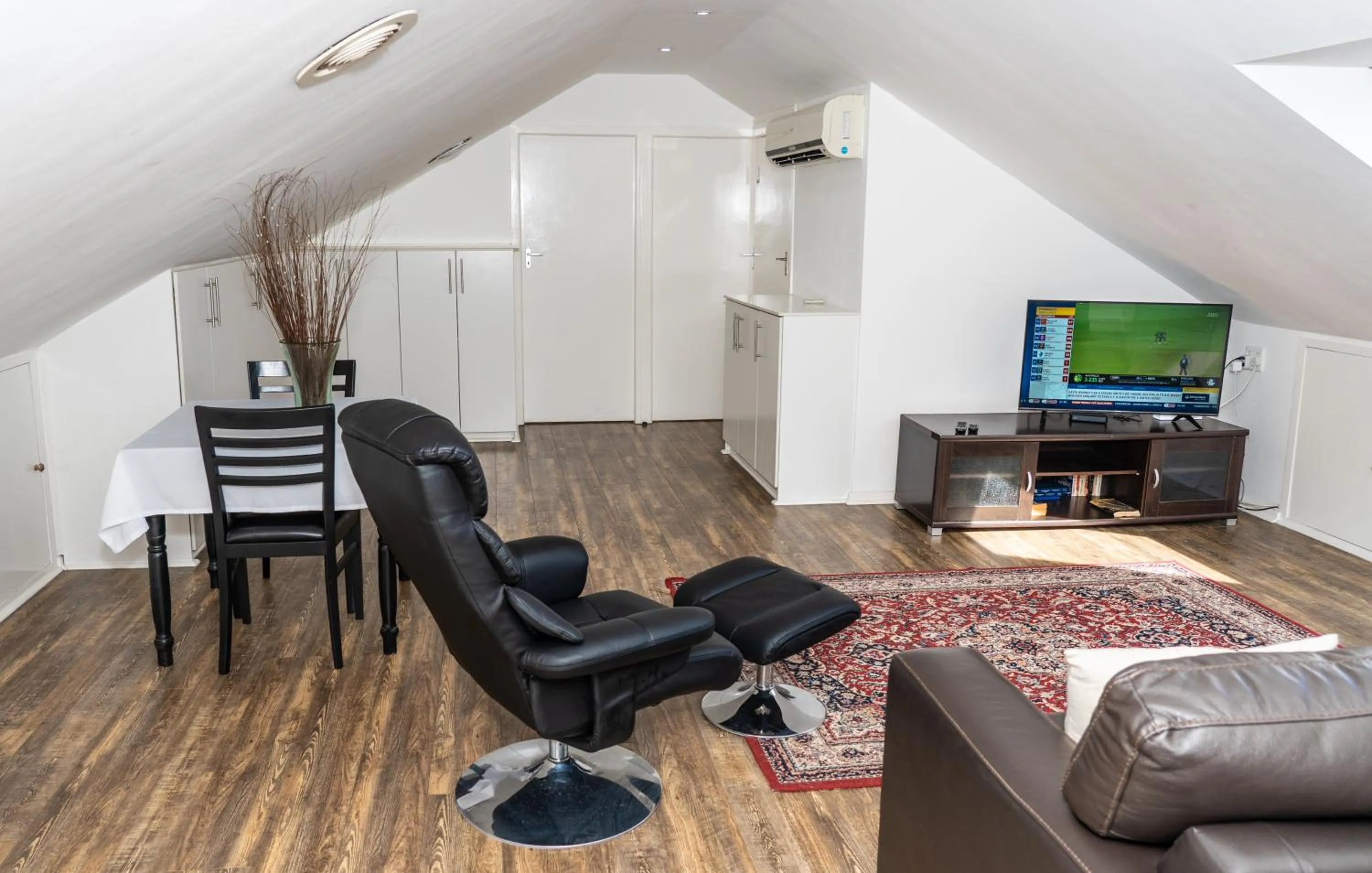 TV and multimedia in Woodbridge Lodge