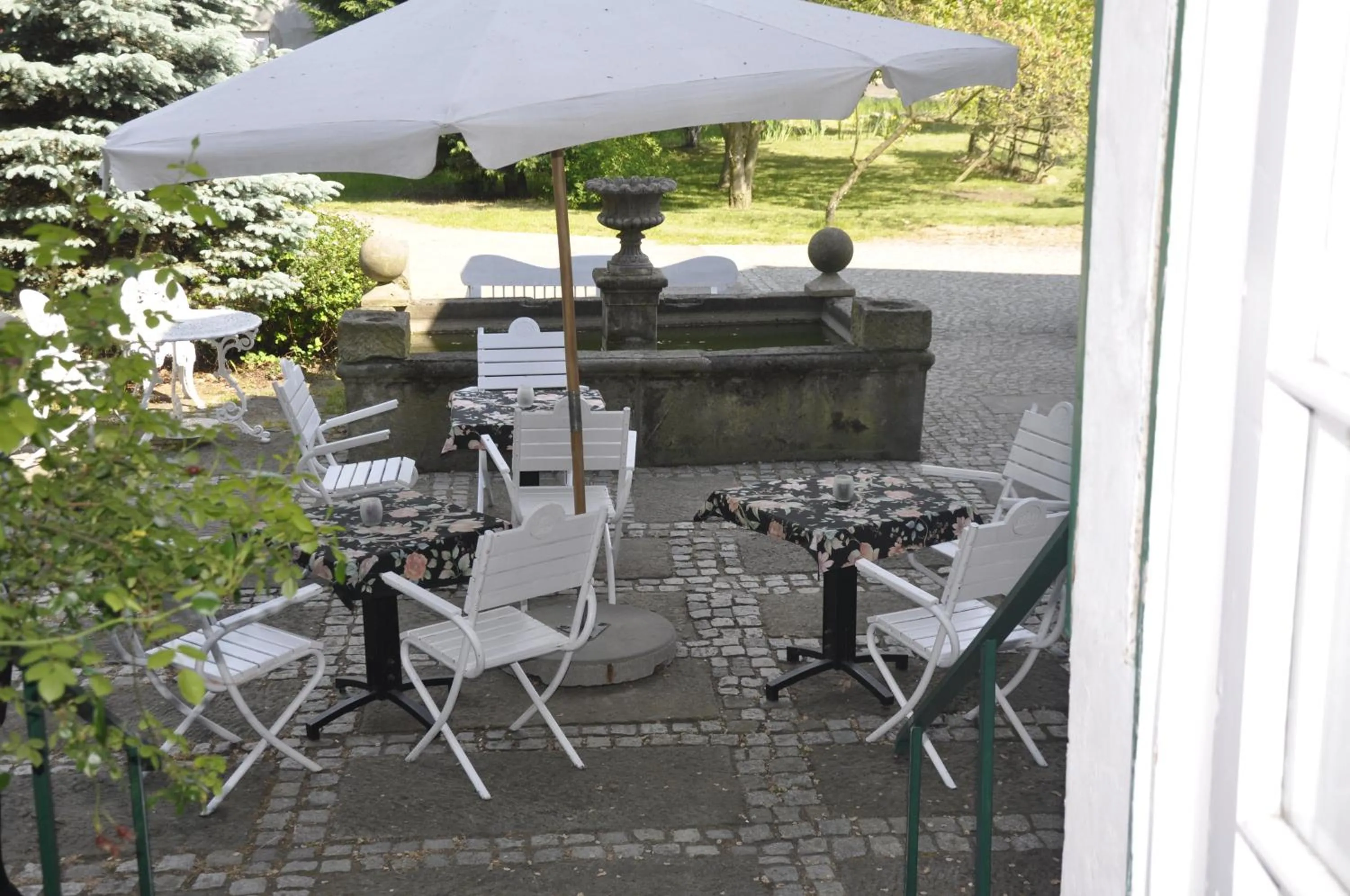 Restaurant/places to eat in Hotel Garden