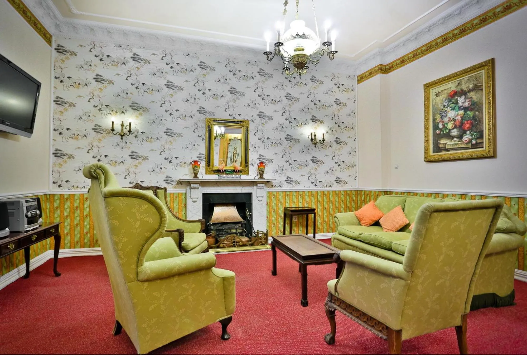 Communal lounge/ TV room in Hotel Garden