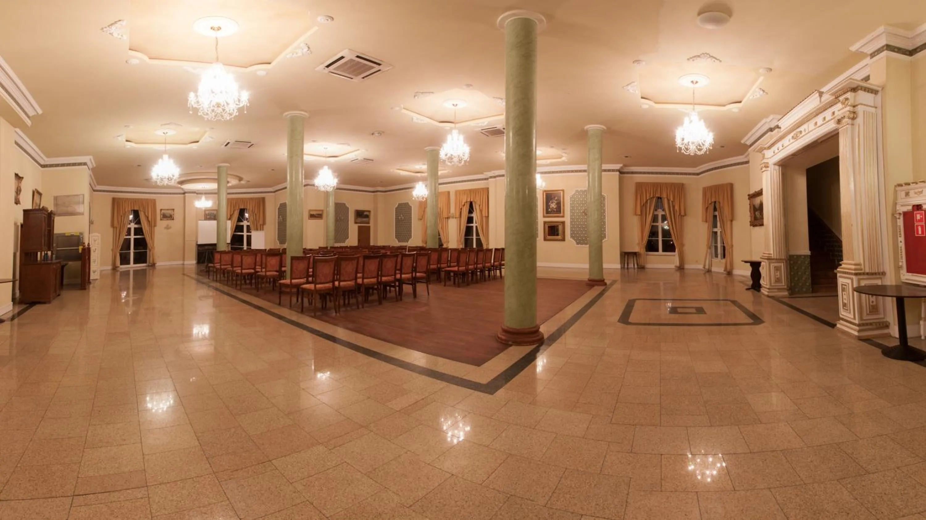 Business facilities in Hotel Garden