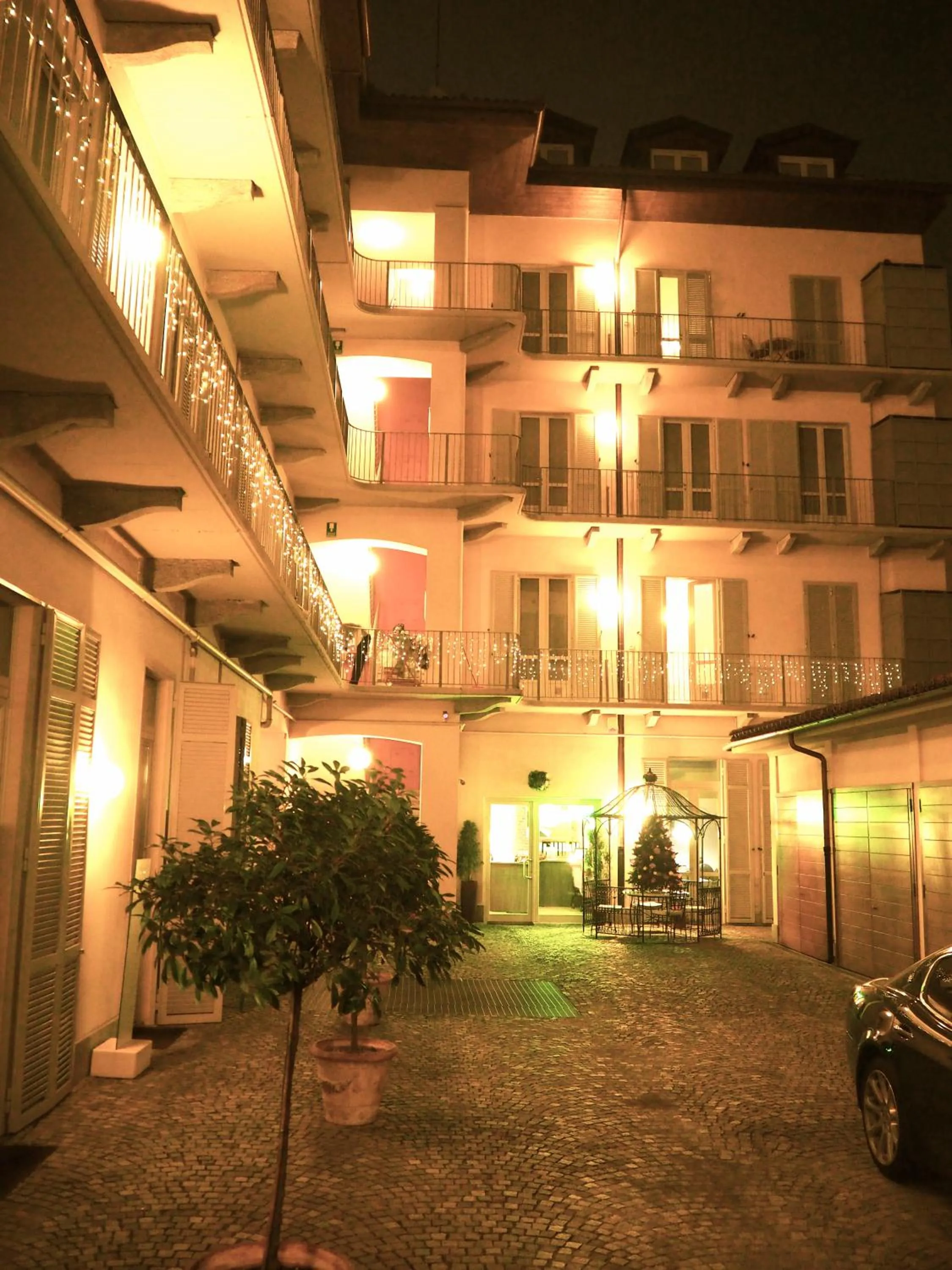 Night in Santa Giulia Hotel e Residence Torino