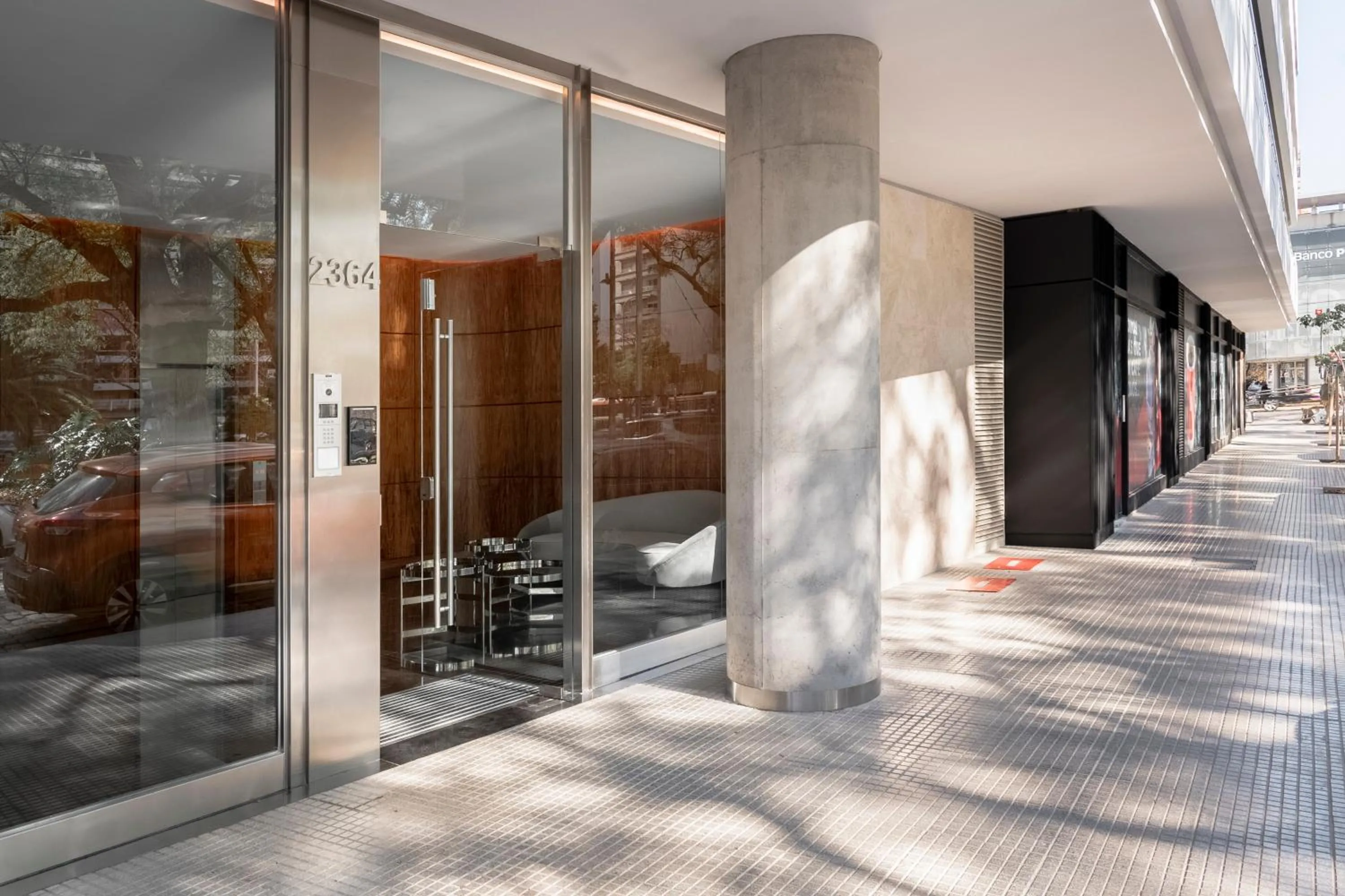 Property building in Top Rentals Nuñez