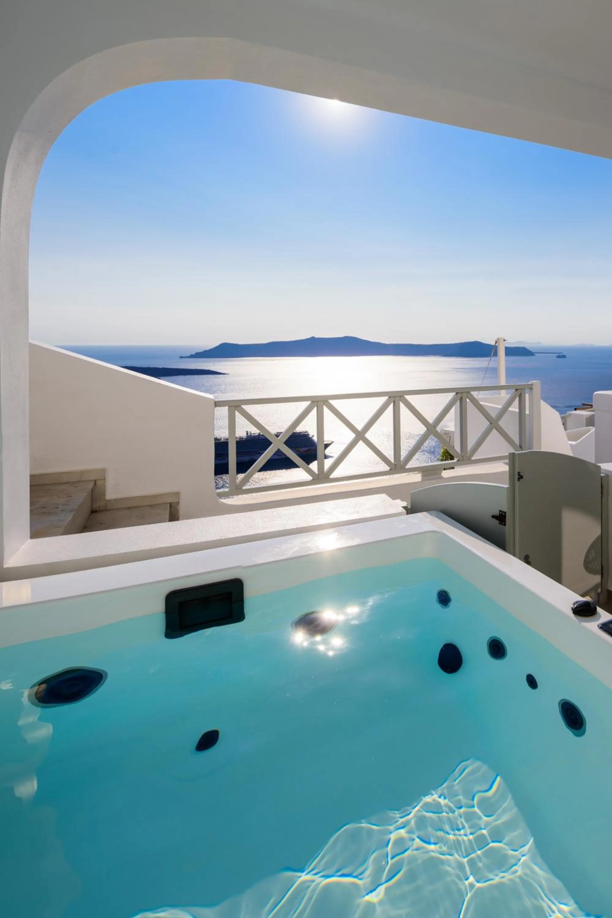 Hot Tub in Elia Caldera Suites