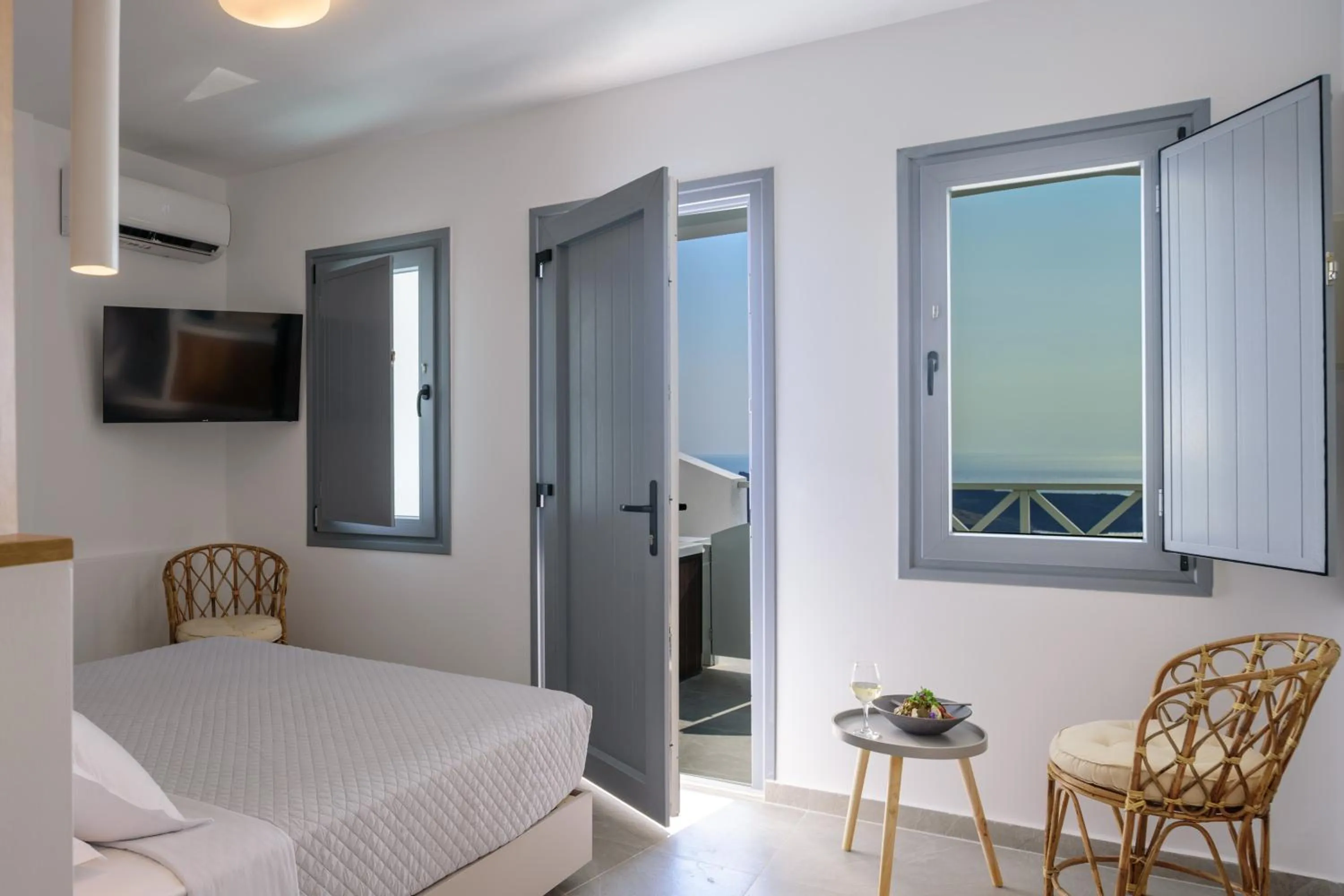 Bed in Elia Caldera Suites