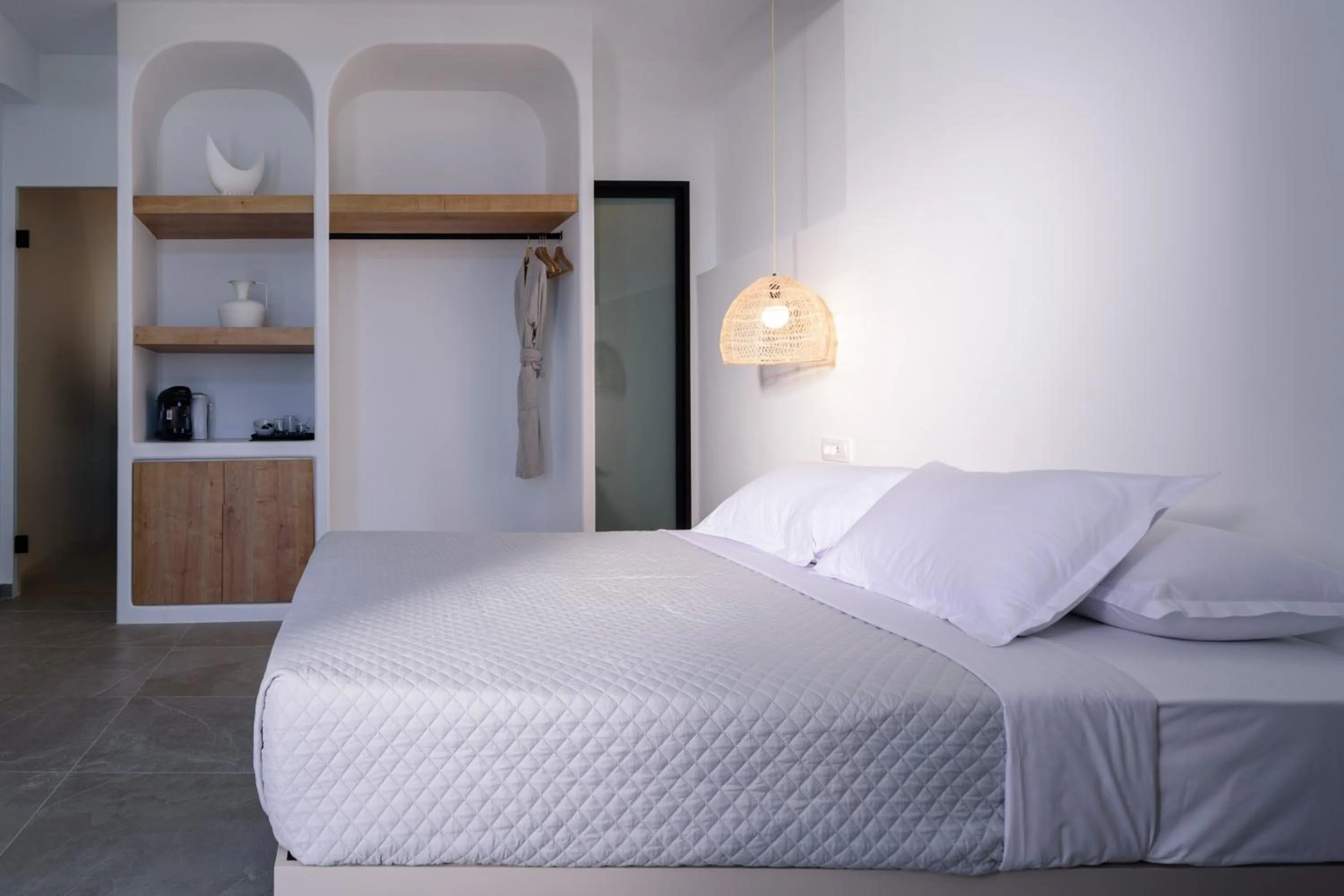 Bed in Elia Caldera Suites