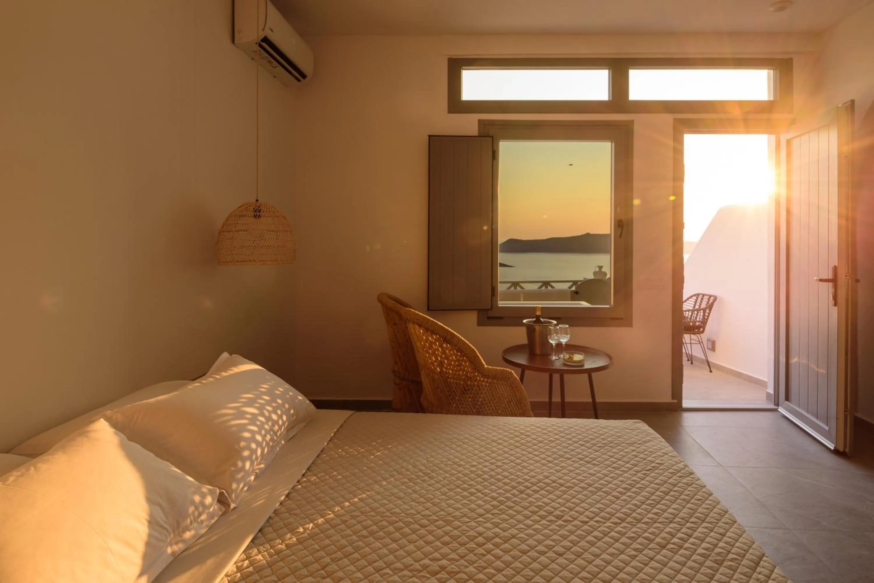 Bed in Elia Caldera Suites