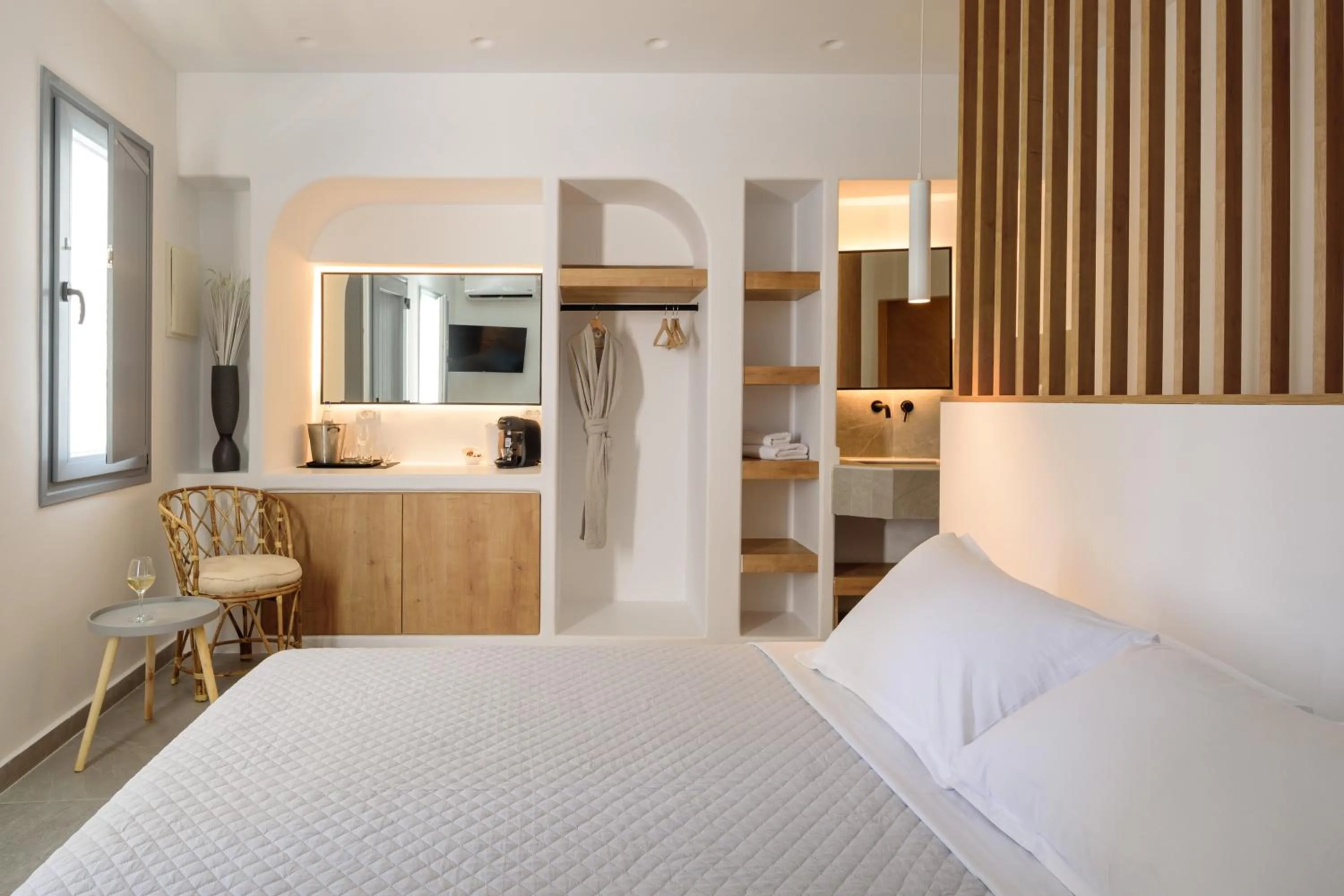 Bed in Elia Caldera Suites