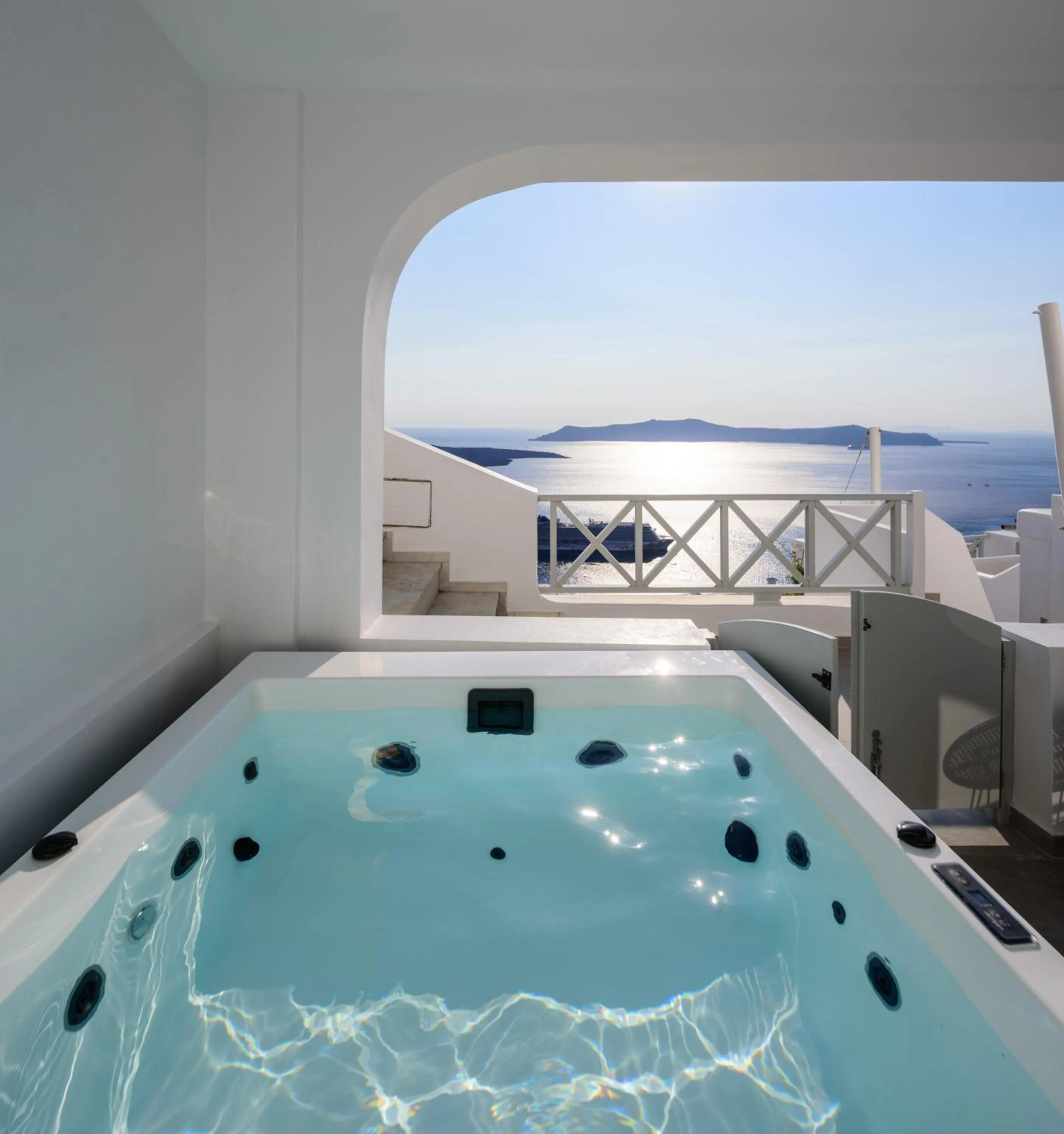 Hot Tub in Elia Caldera Suites