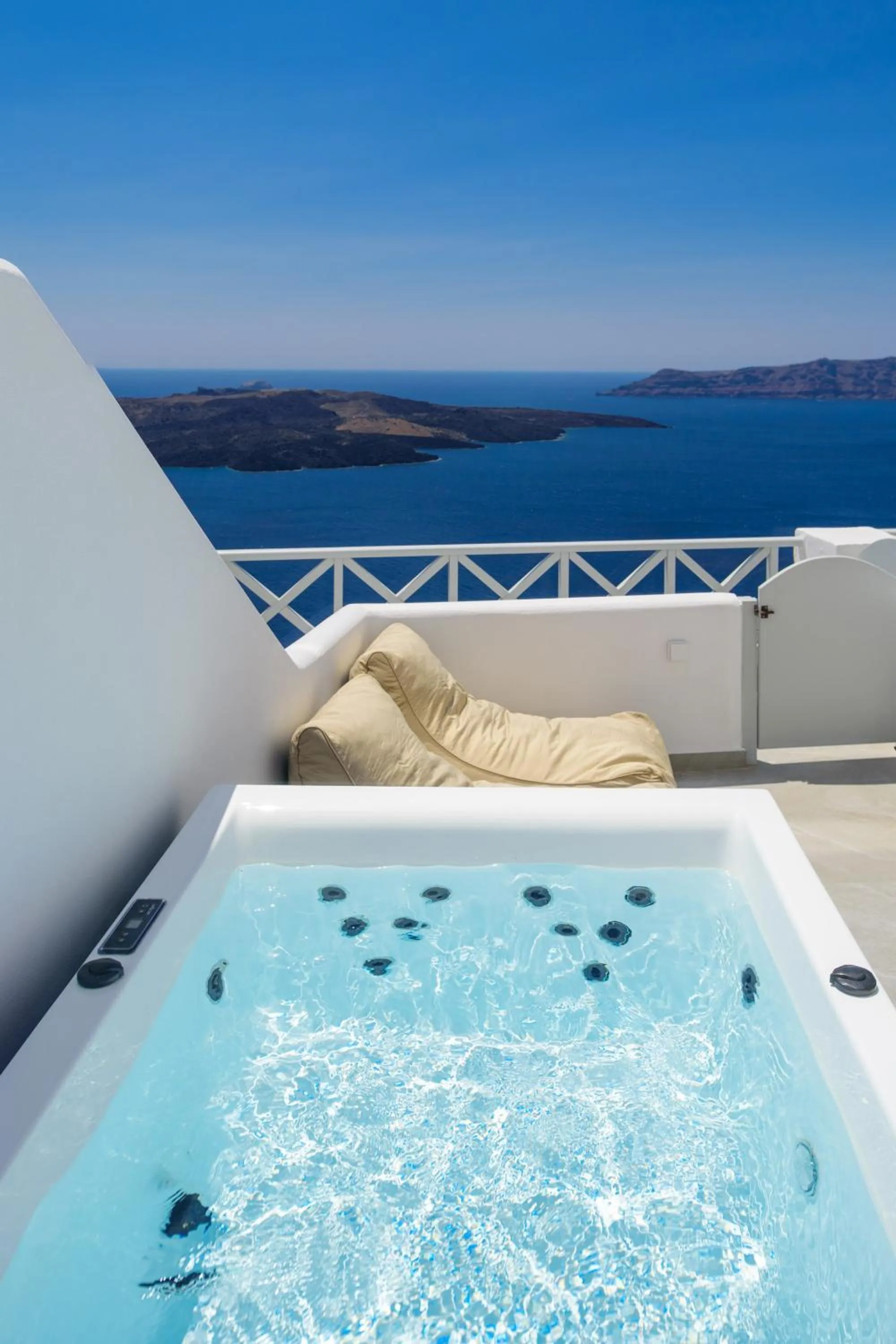 Day in Elia Caldera Suites