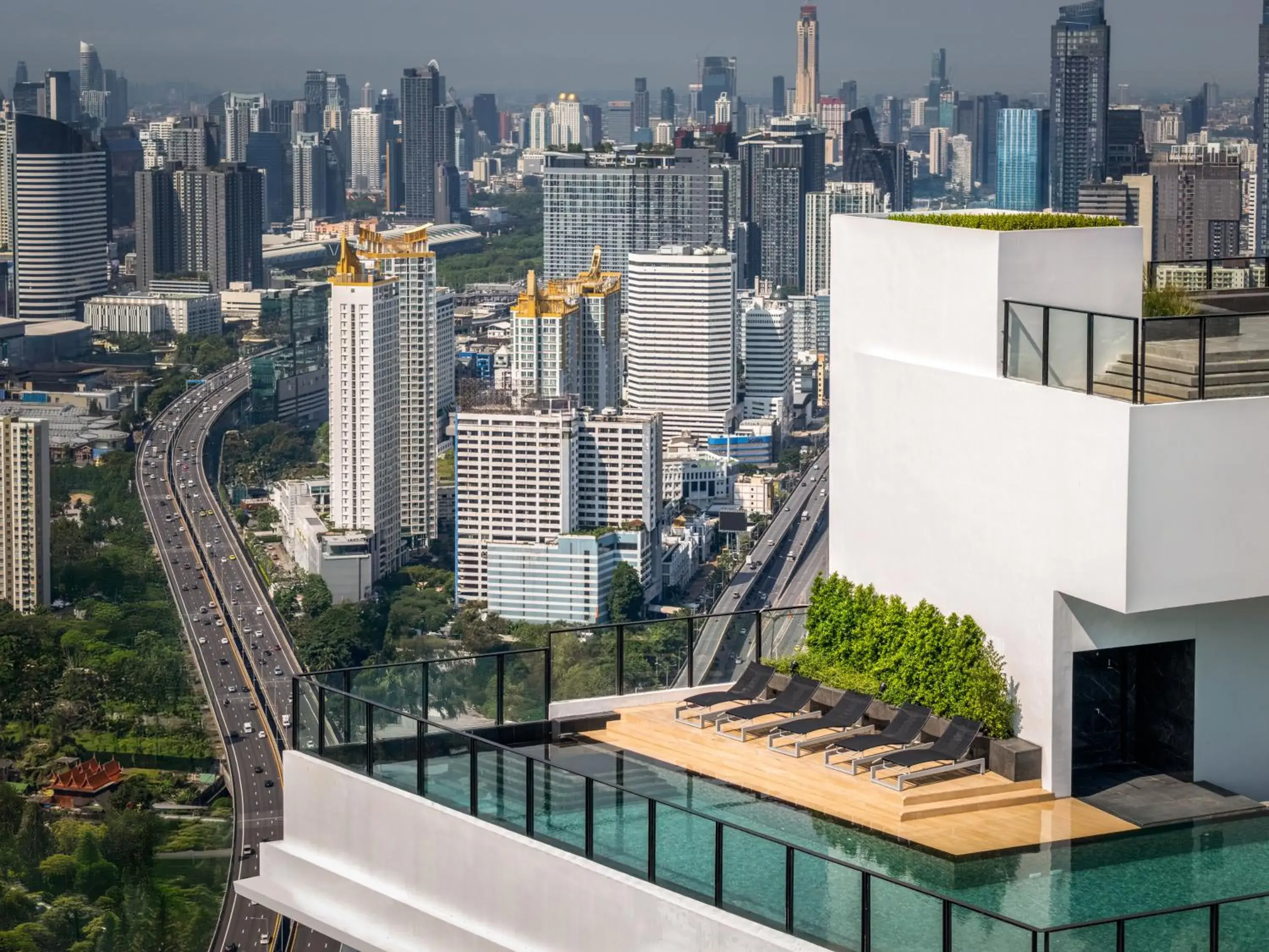 Property building in Cassia Rama 9 Bangkok, part of Banyan Group Property building in Cassia Rama 9 Bangkok, part of Banyan Group