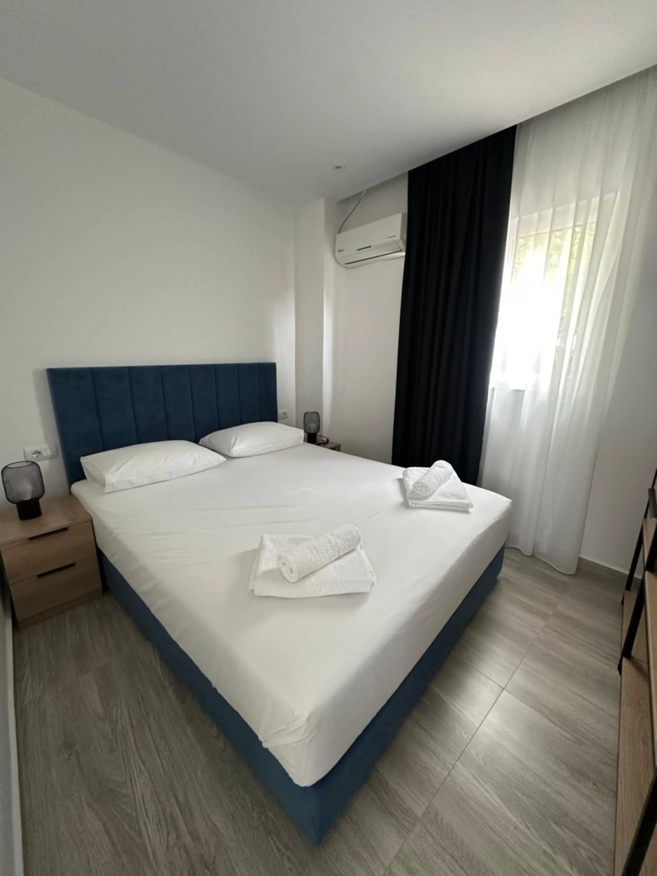 IO's Apartments