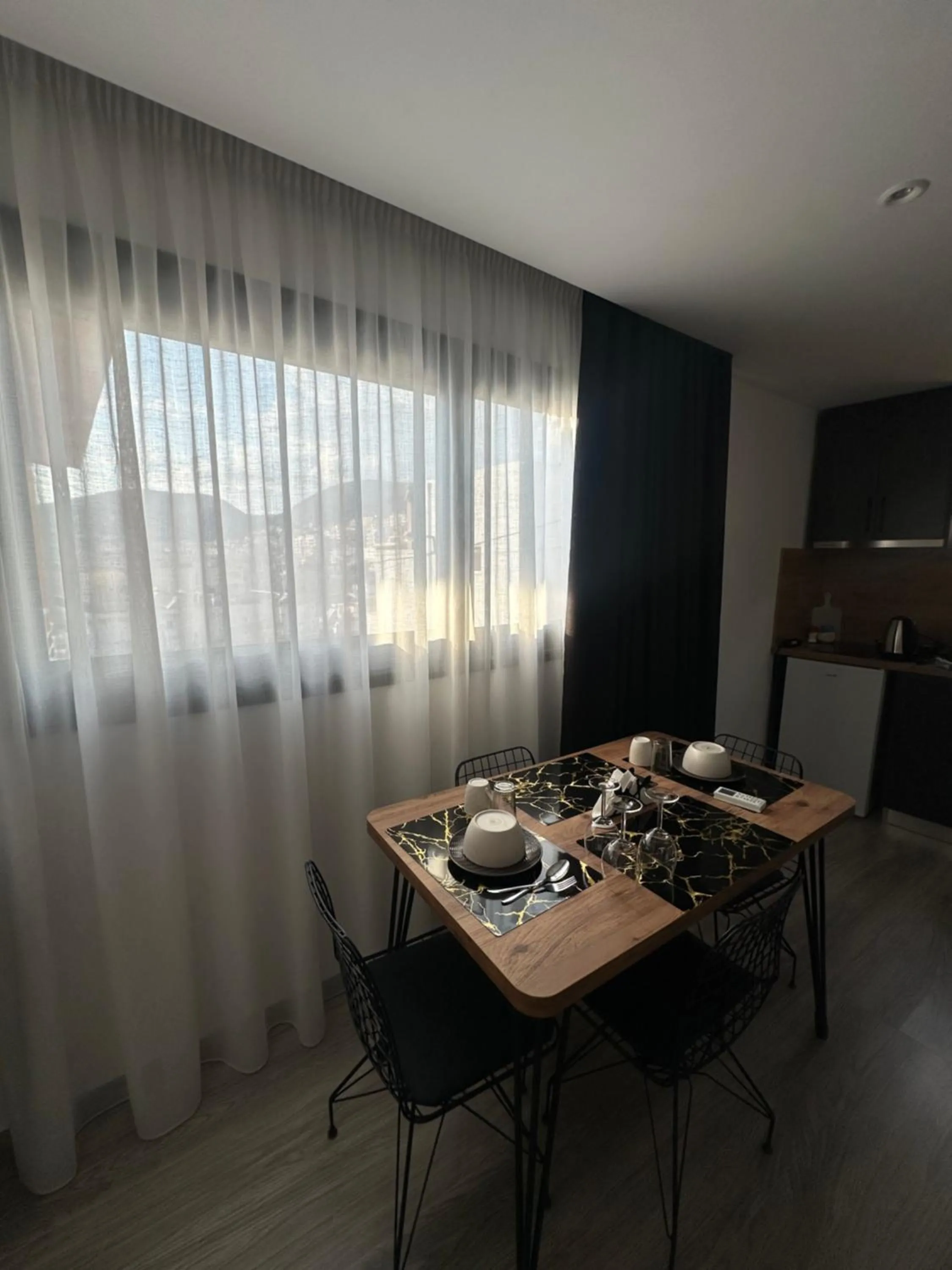 IO's Apartments