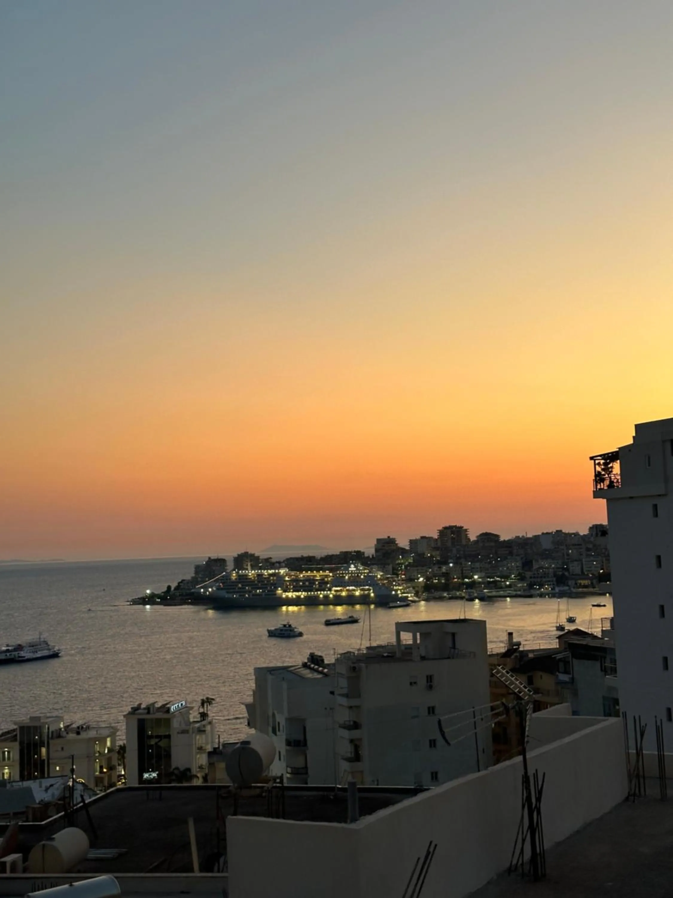 One-Bedroom Apartment with Sea View and Balcony in IO's Apartments