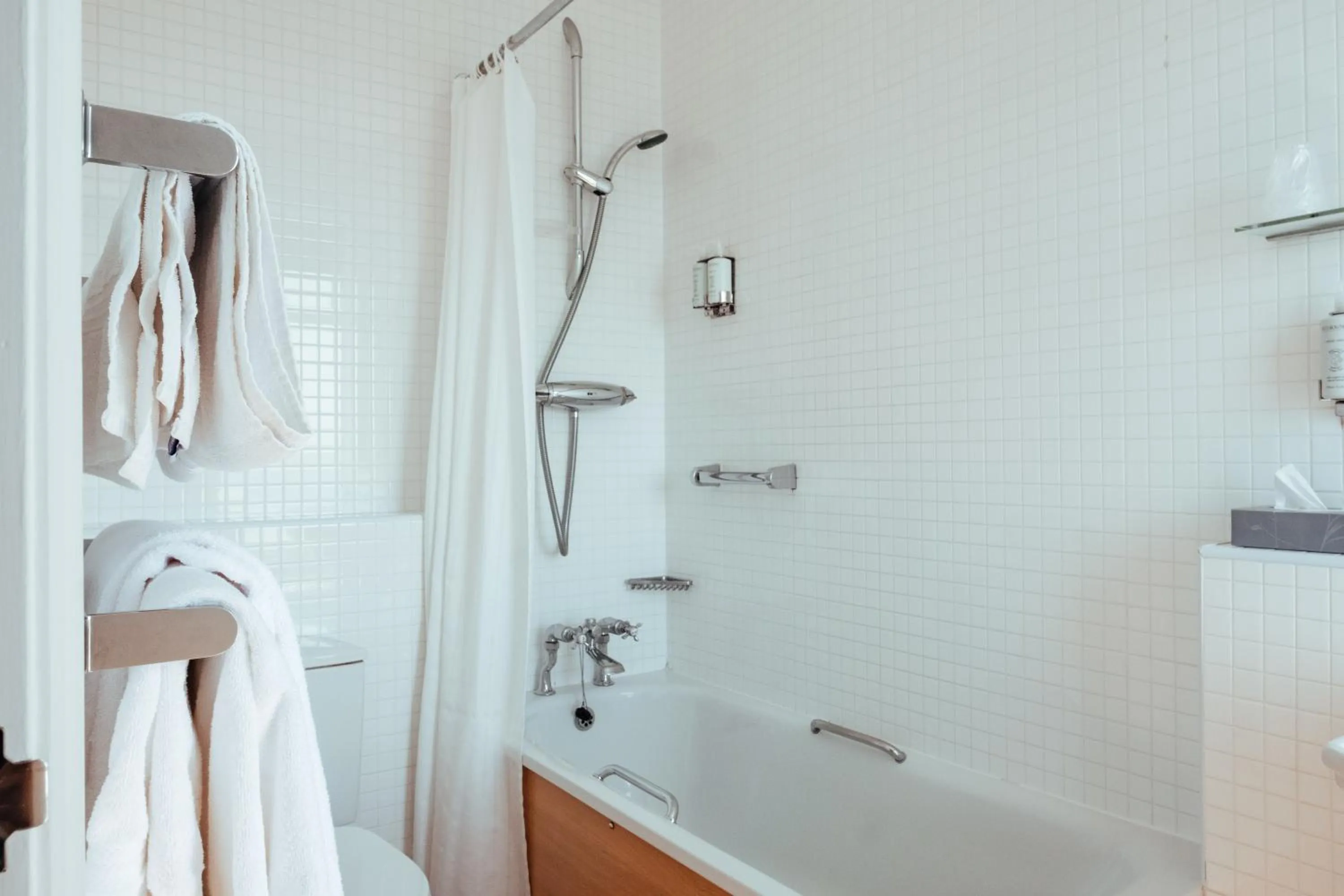 Shower in Hotel Cristina