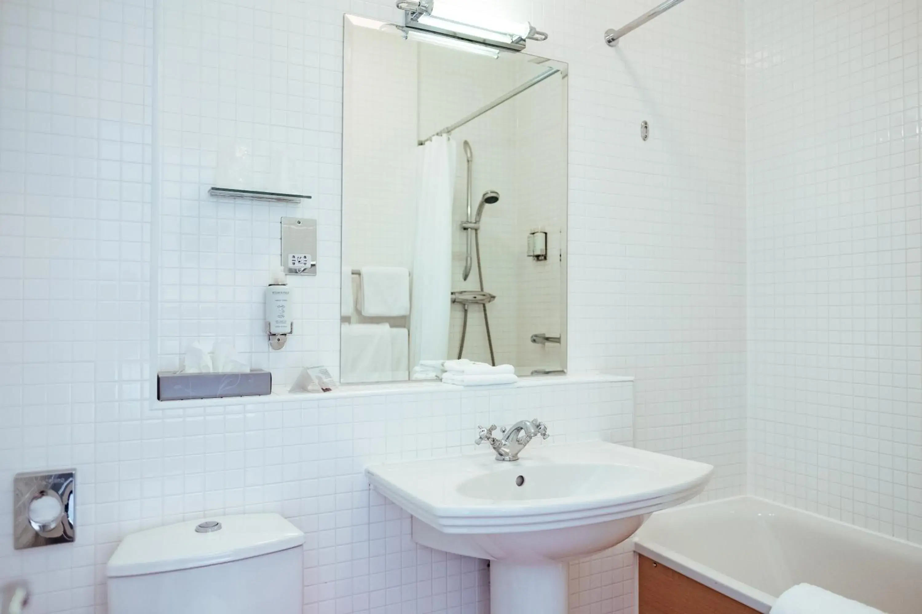 Bathroom in Hotel Cristina Bathroom in Hotel Cristina