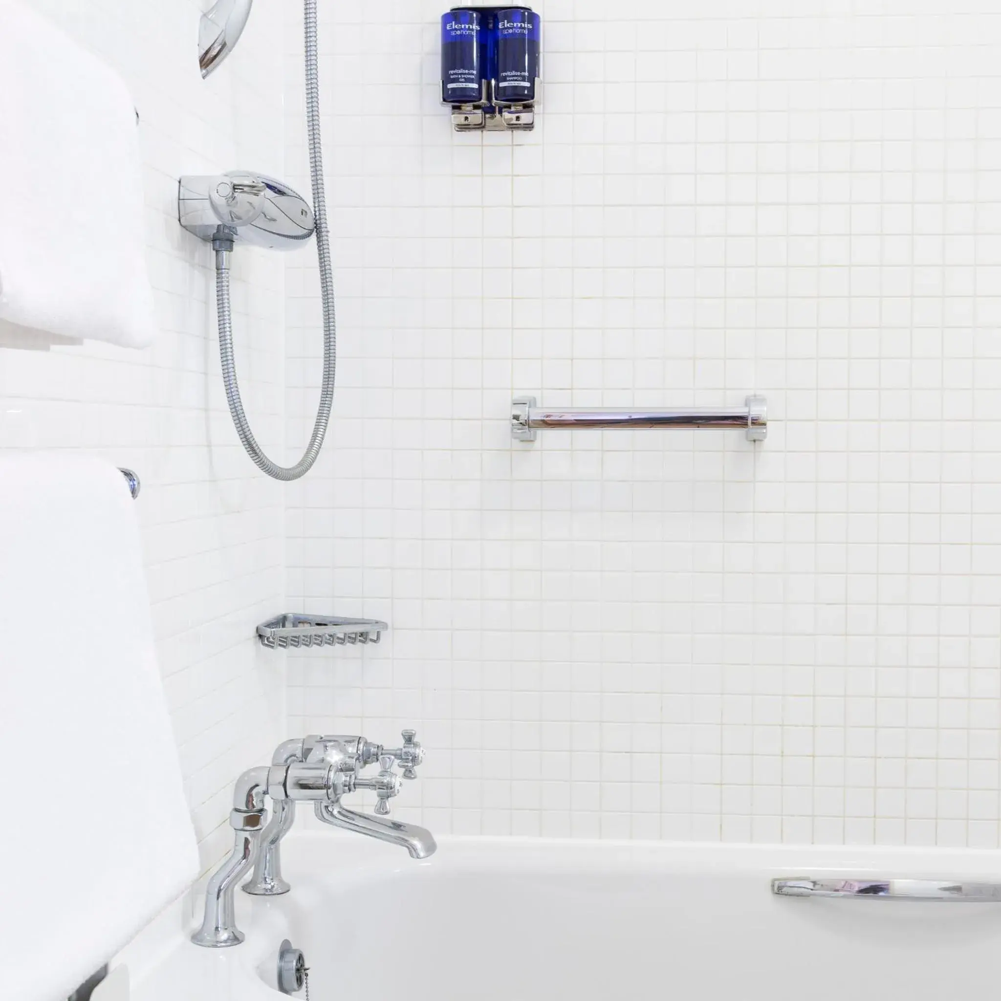 Bathroom in Hotel Cristina Bathroom in Hotel Cristina