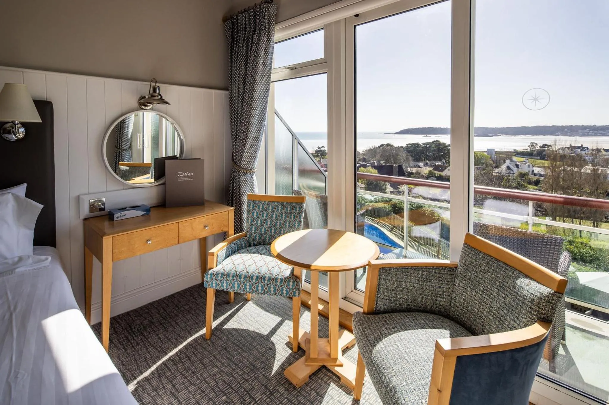 Balcony/Terrace, Bed in Hotel Cristina