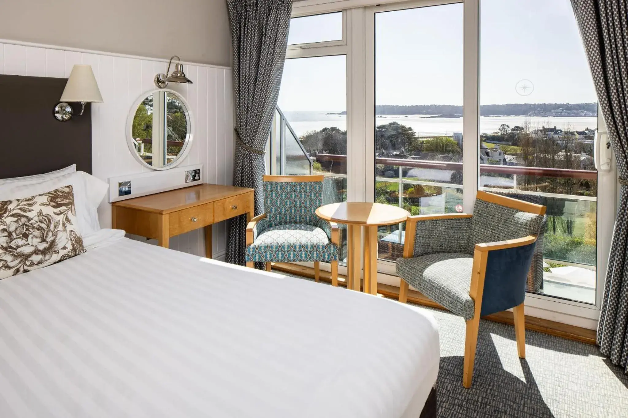 Balcony/Terrace, Bed in Hotel Cristina Balcony/Terrace, Bed in Hotel Cristina