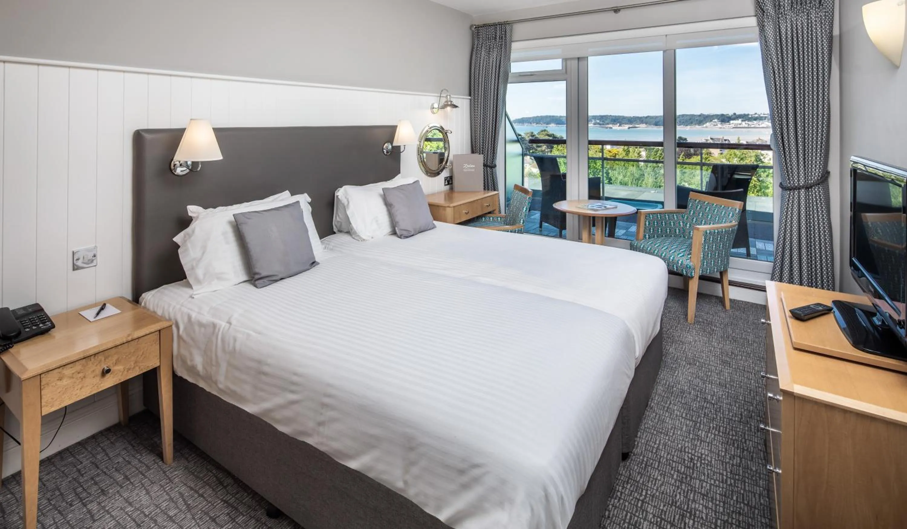 Balcony/Terrace, Bed in Hotel Cristina