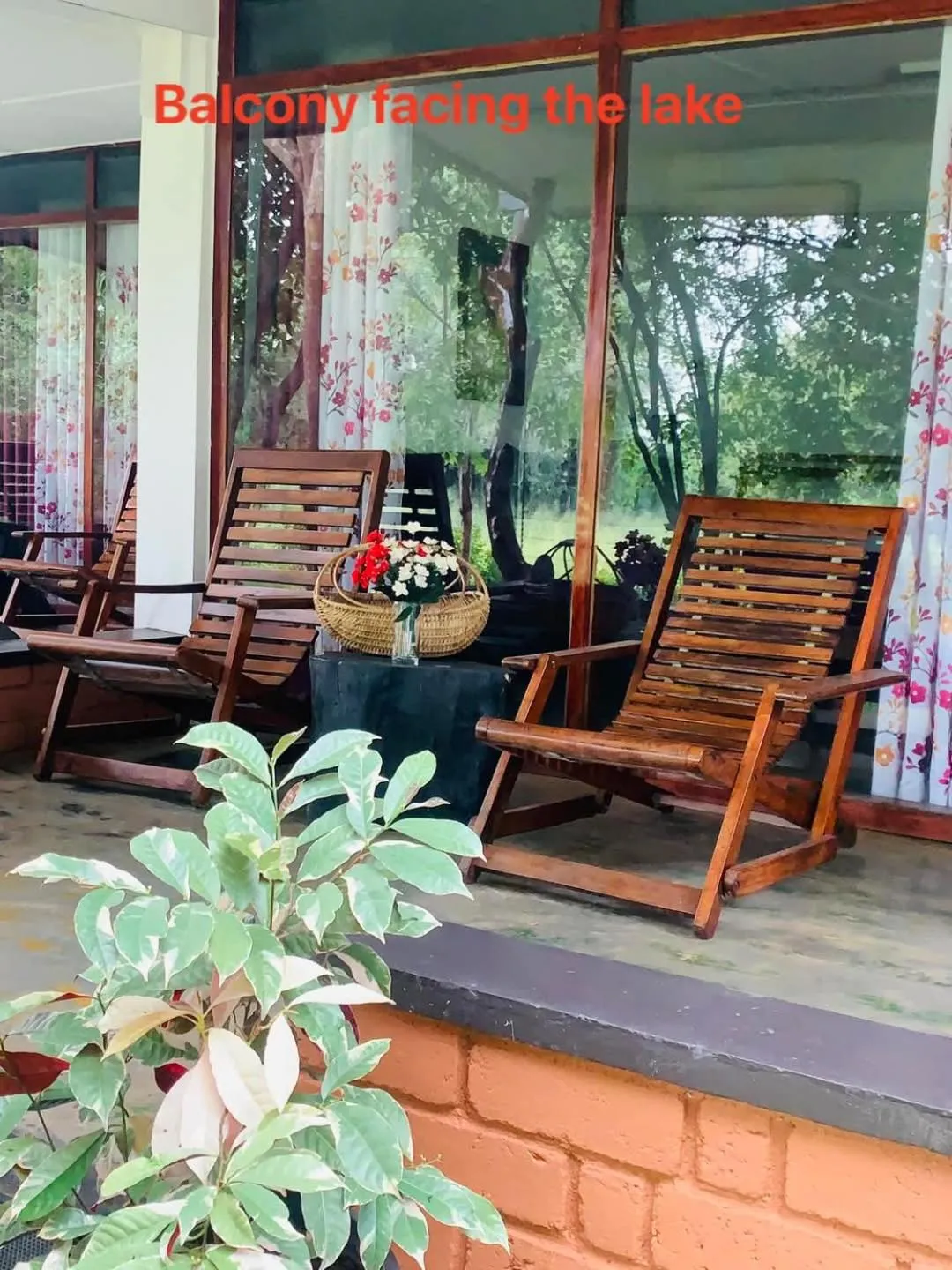 Lake Front Cottage & Authentic Local Restaurant