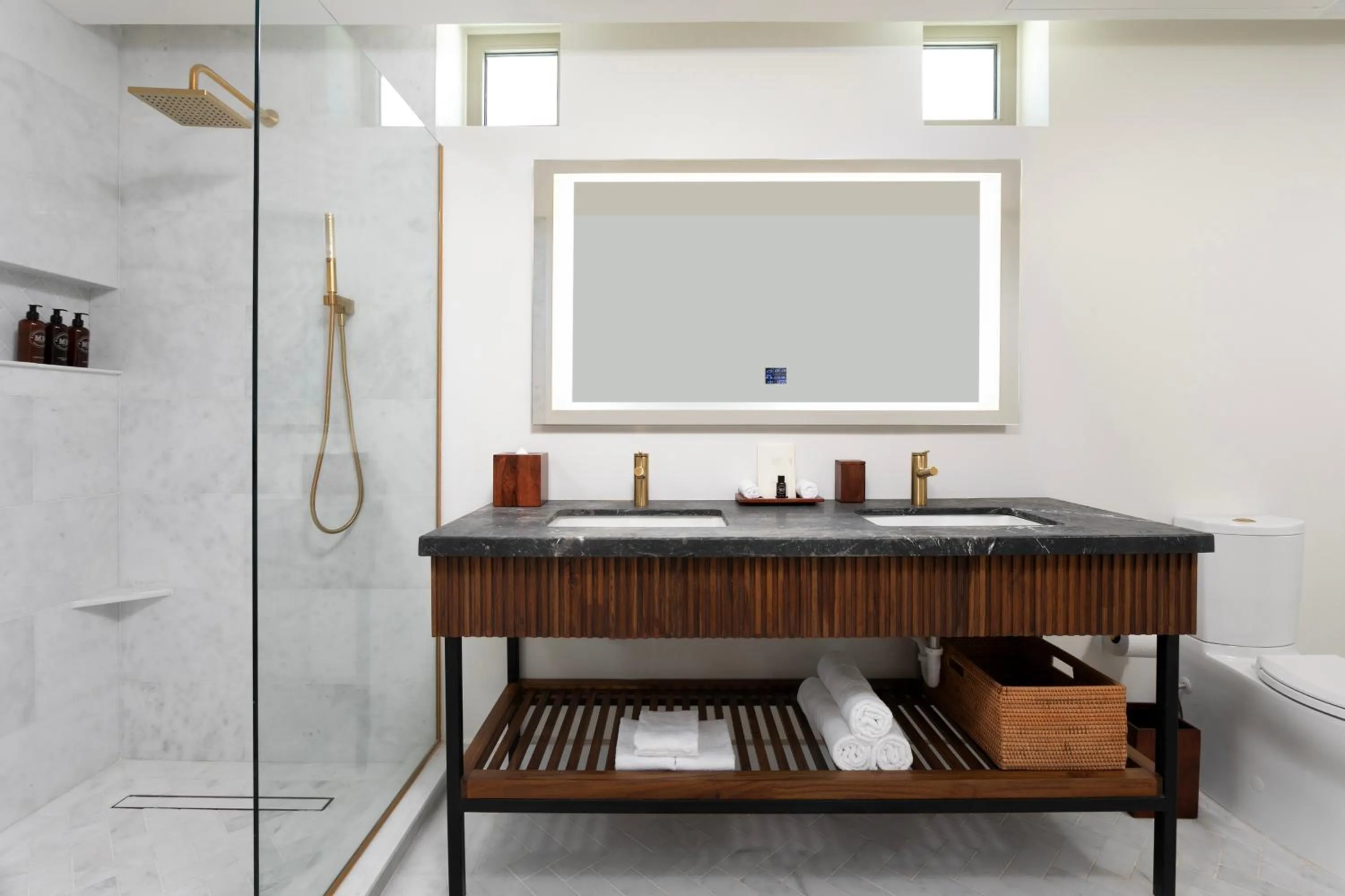 Shower in Alma San Juan