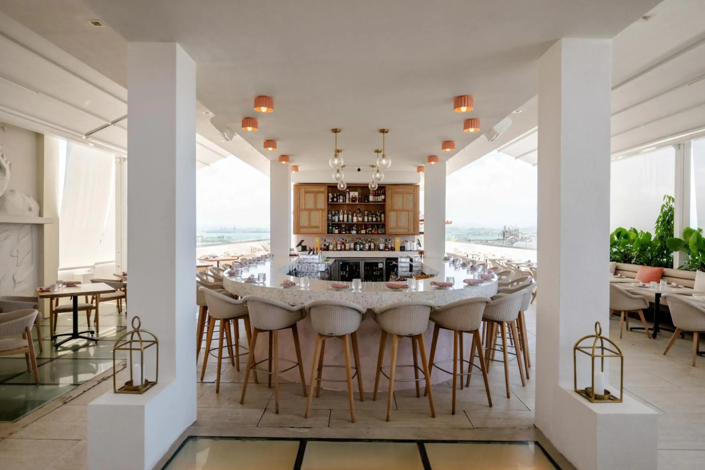 Lounge or bar in Alma San Juan Lounge or bar in Alma San Juan