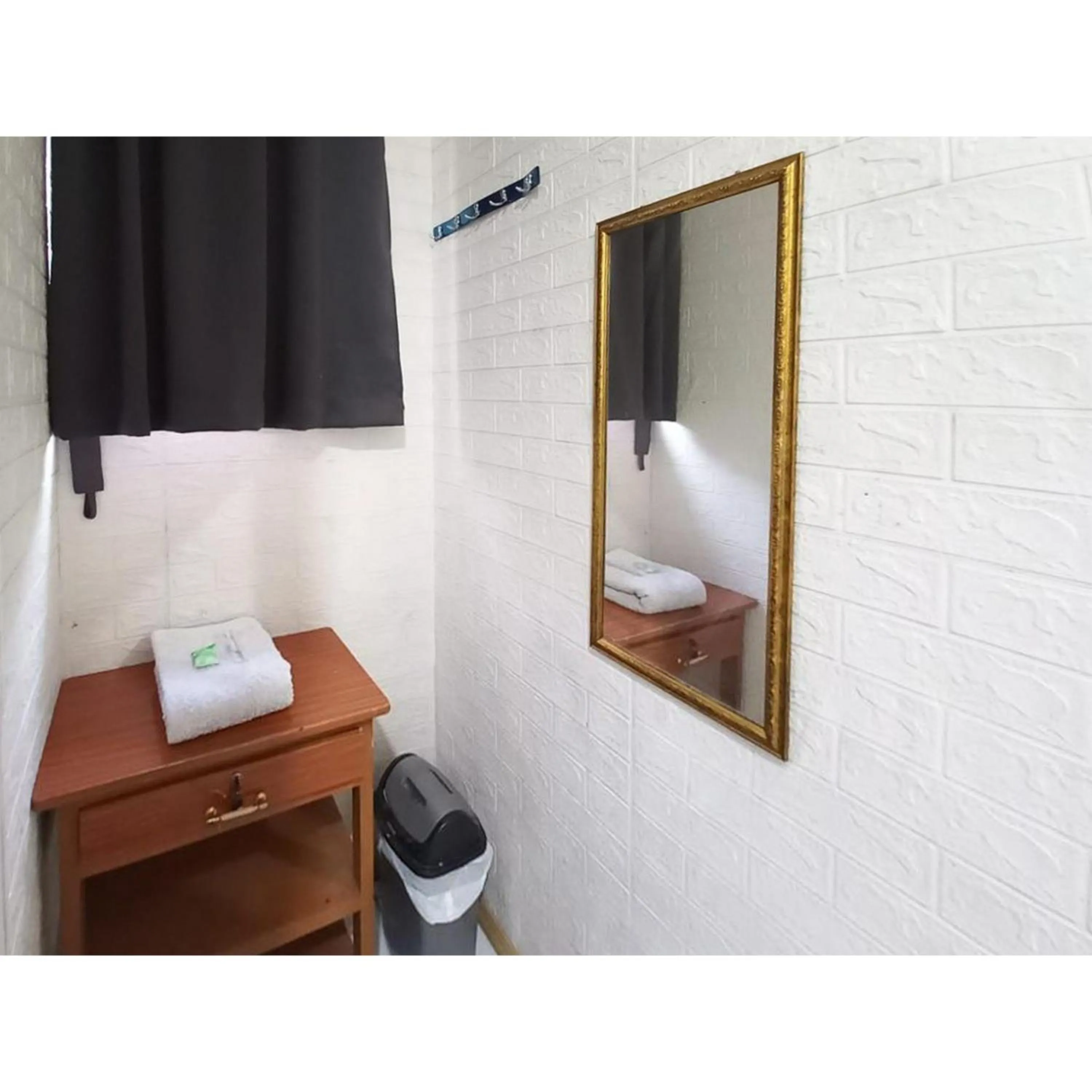 Bedroom in RedDoorz at Luxury Homestay near Aloha Waru Surabaya