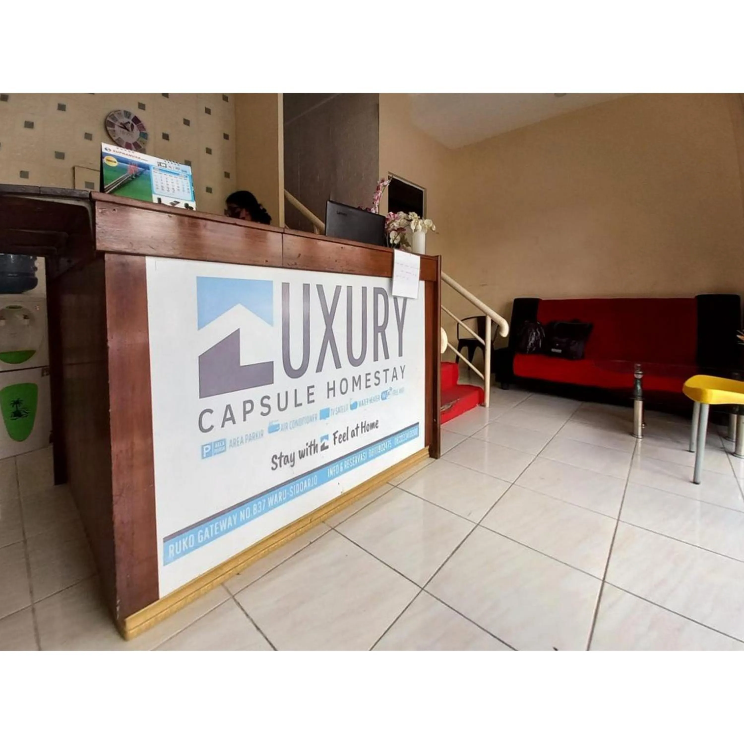 Lobby or reception in RedDoorz at Luxury Homestay near Aloha Waru Surabaya