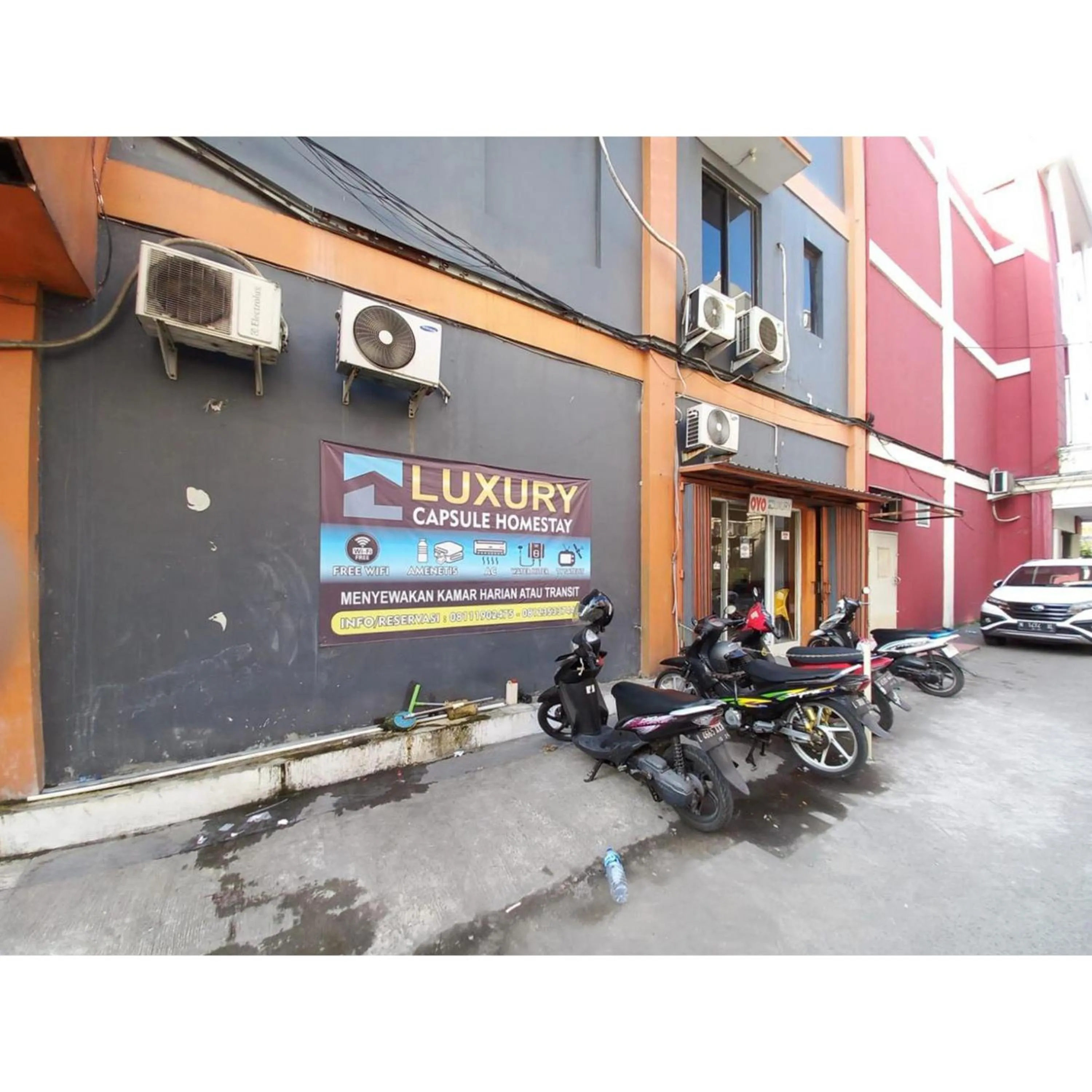 Parking in RedDoorz at Luxury Homestay near Aloha Waru Surabaya