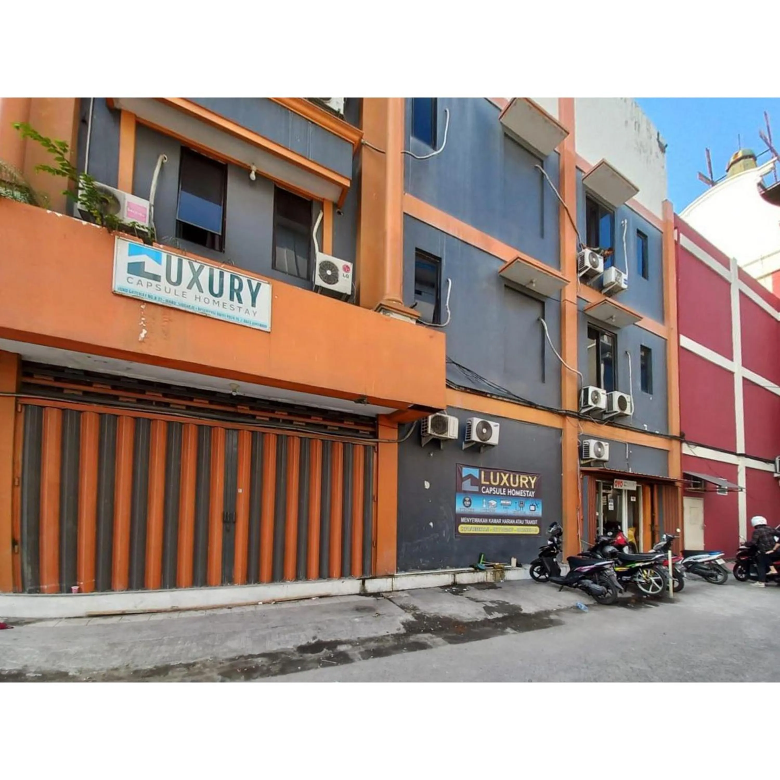 Facade/entrance in RedDoorz at Luxury Homestay near Aloha Waru Surabaya