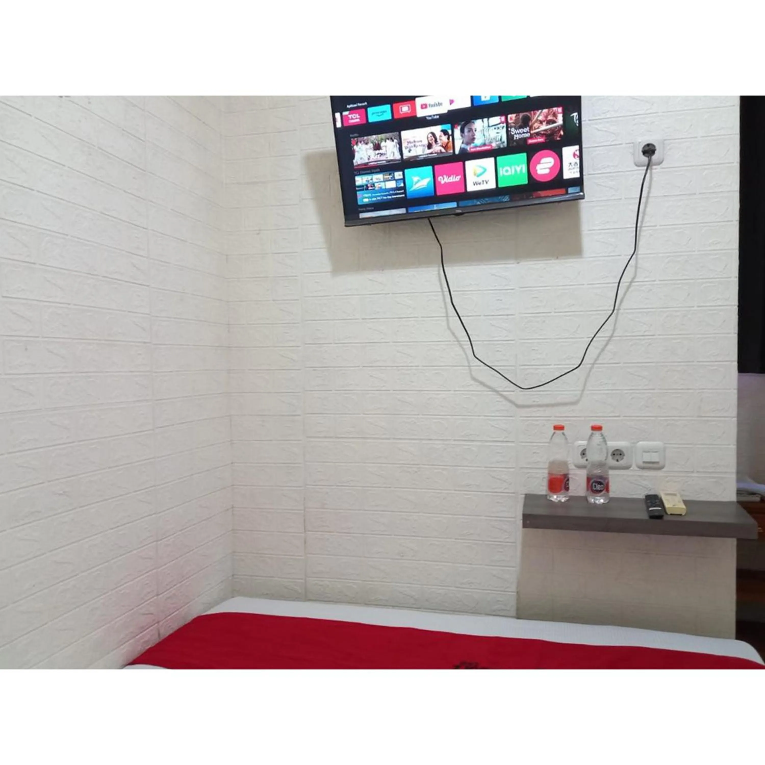 Bedroom in RedDoorz at Luxury Homestay near Aloha Waru Surabaya