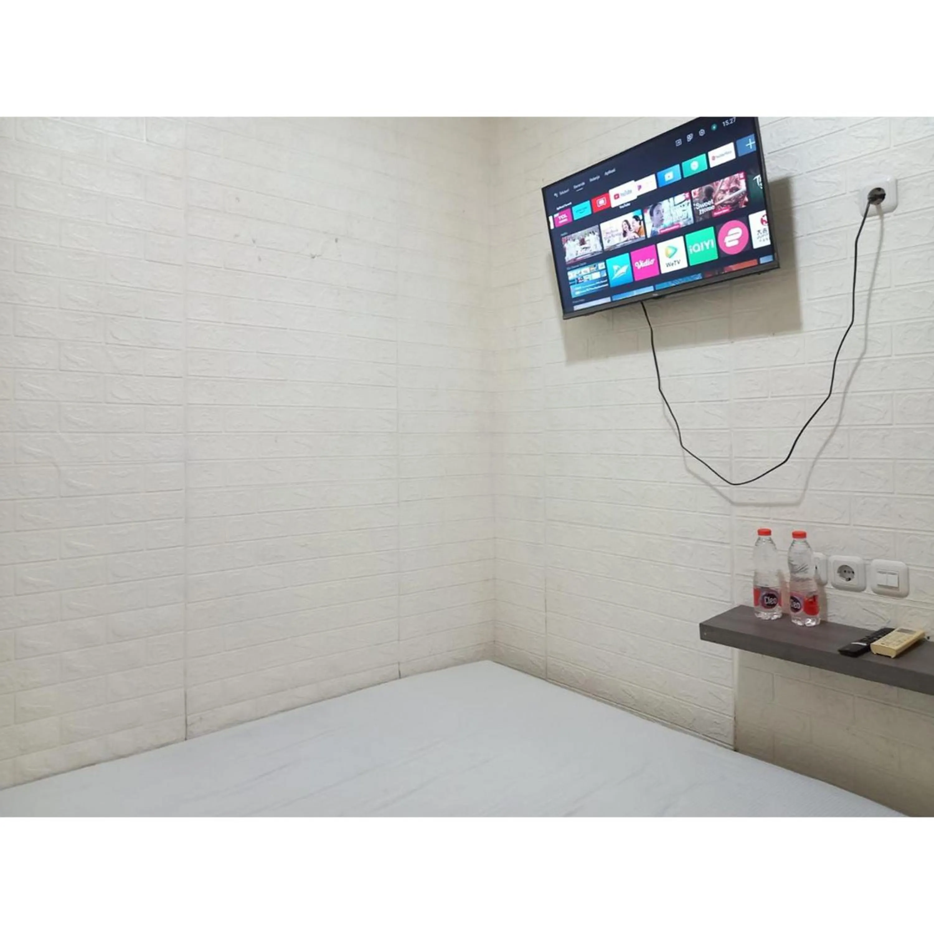 Bedroom in RedDoorz at Luxury Homestay near Aloha Waru Surabaya